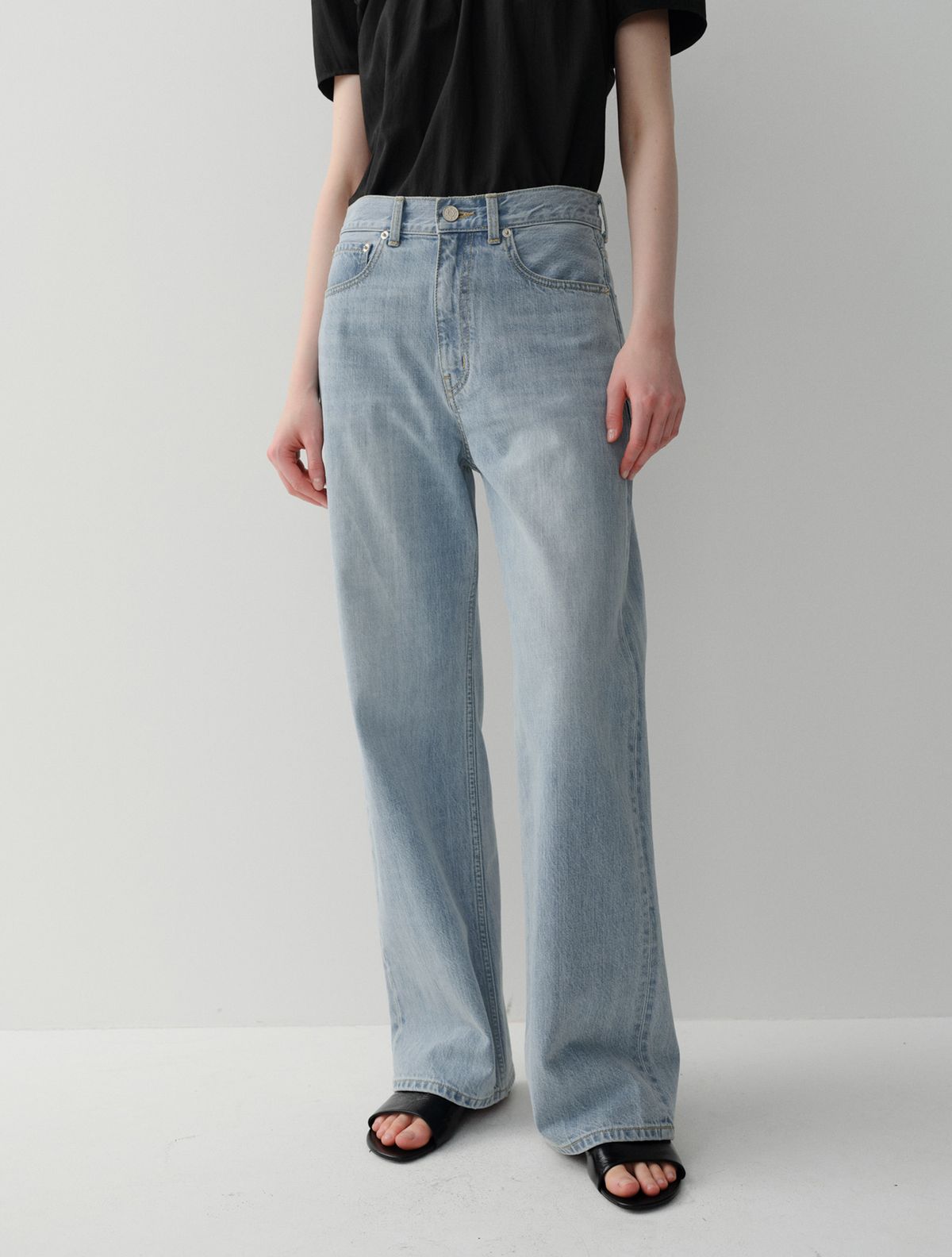 이아(EAAH) STRAIGHT DENIM PANTS (LIGHT BLUE)