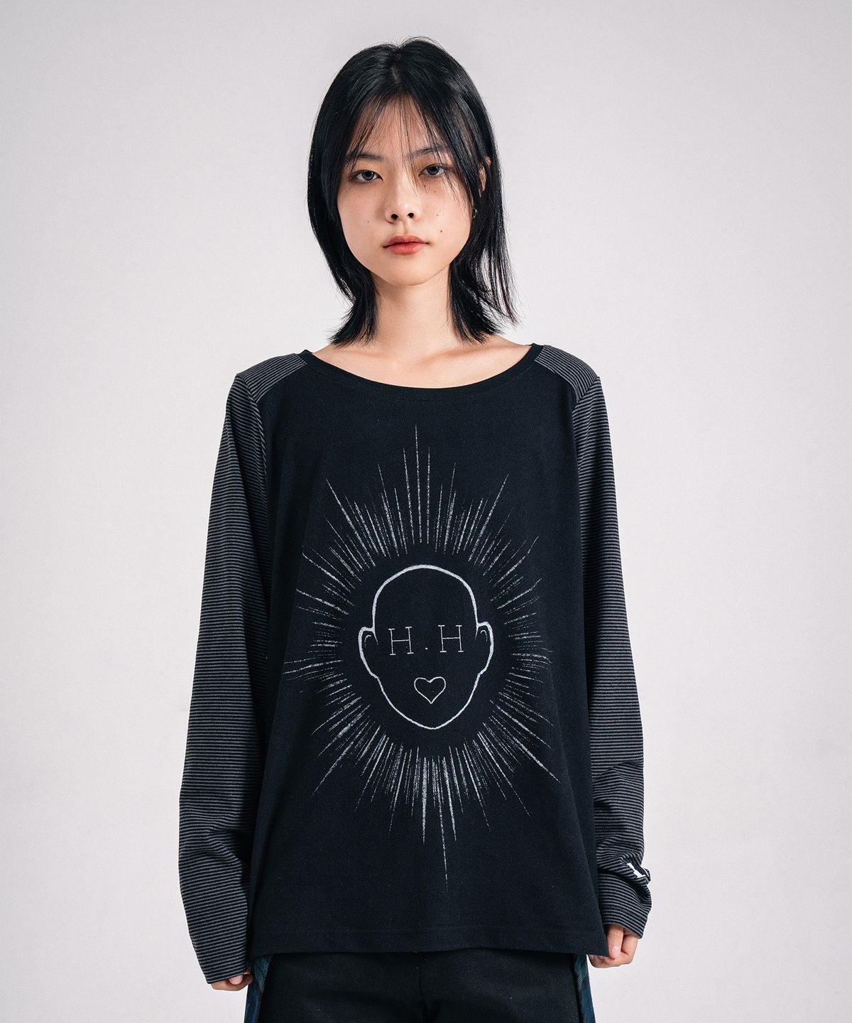 히피하우스(HIPPIE HAUS) Gray Stripe Sleeve T-shirt w. H.H Print