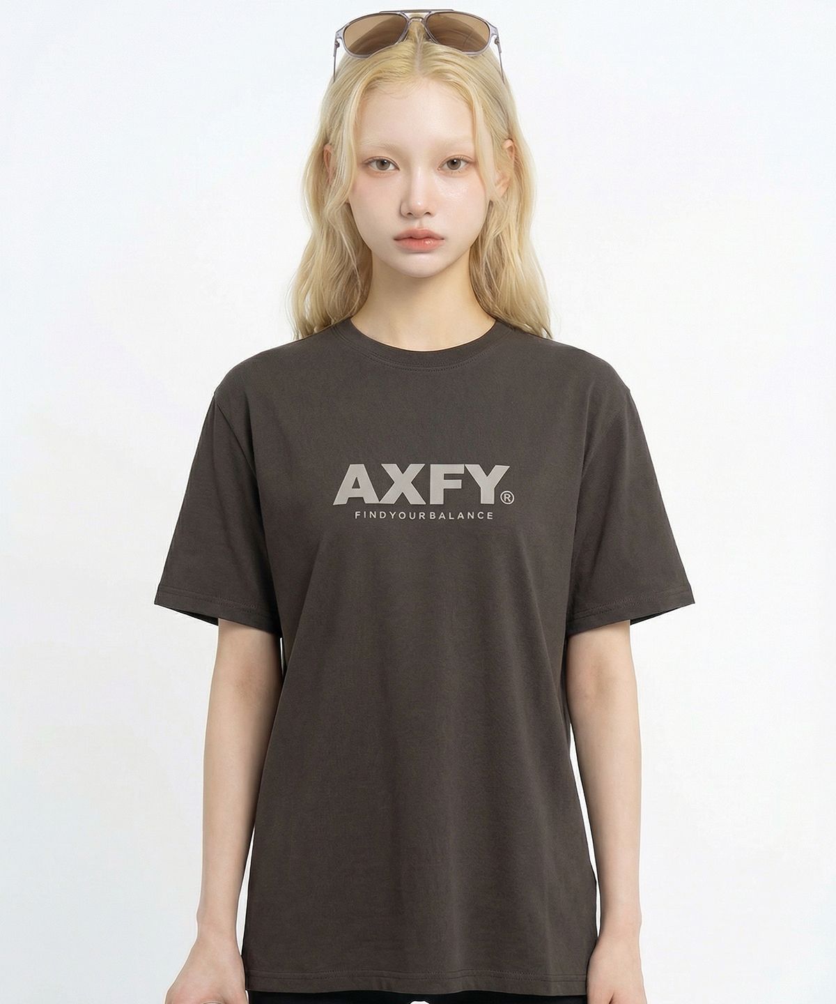 엑스파이(AXFY) 로고 쿨에버 러너 반팔티셔츠 - 모카