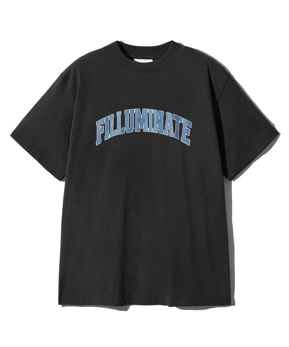 필루미네이트(FILLUMINATE) 투 톤 아치 로고 티셔츠-블랙