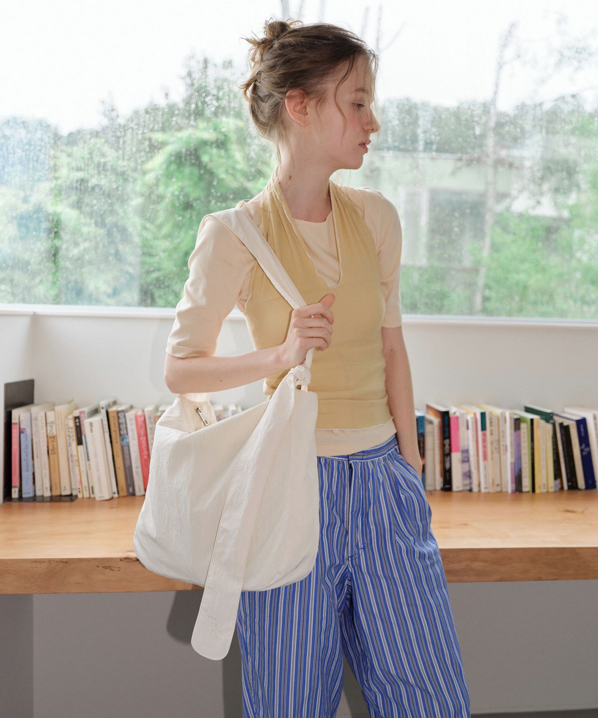 무쿠앤에보니(MUCU AND EBONY) Cozy Nylon Cross Bag _ Ivory