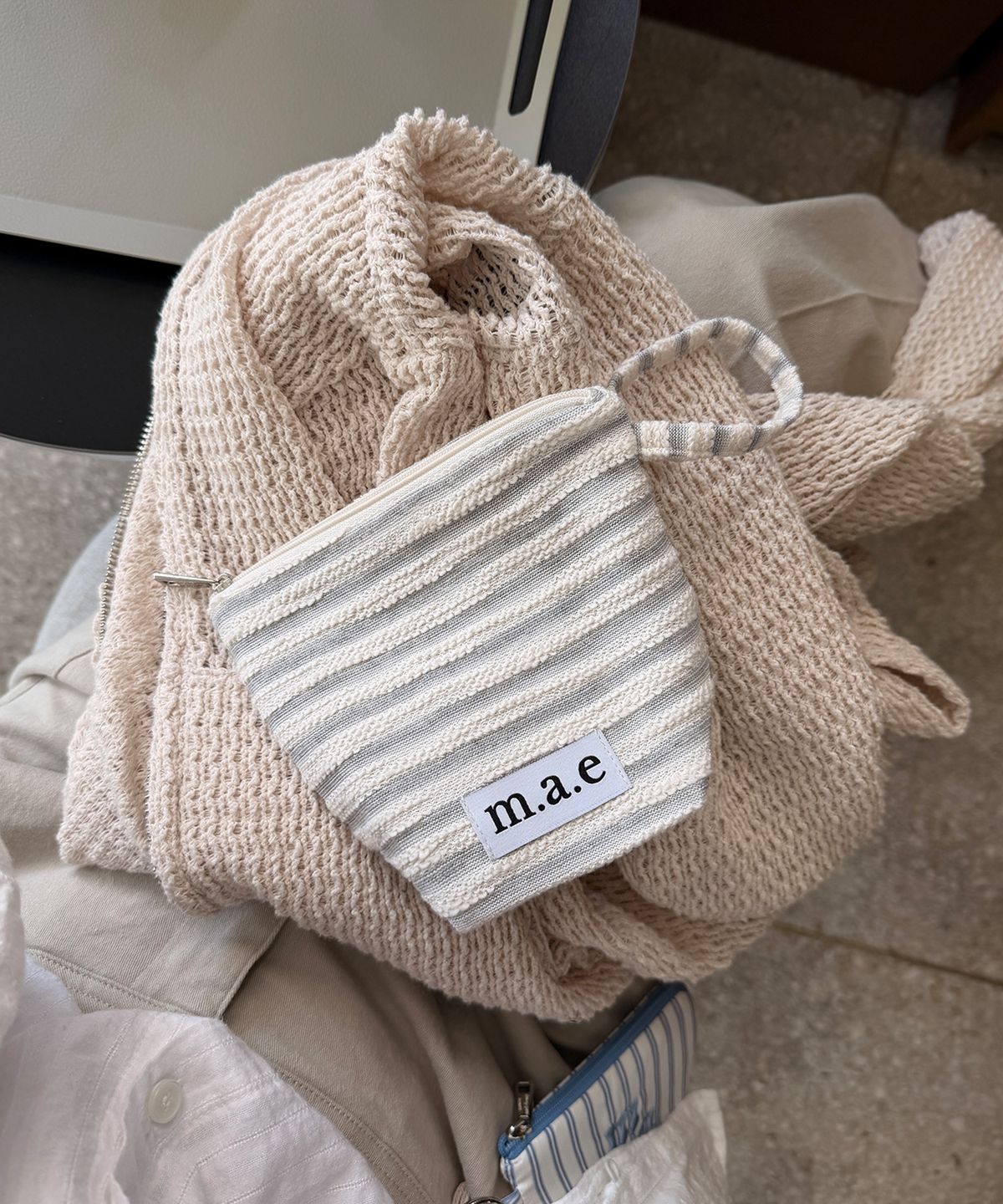 무쿠앤에보니(MUCU AND EBONY) Shell Pouch _ Stripe Ivory