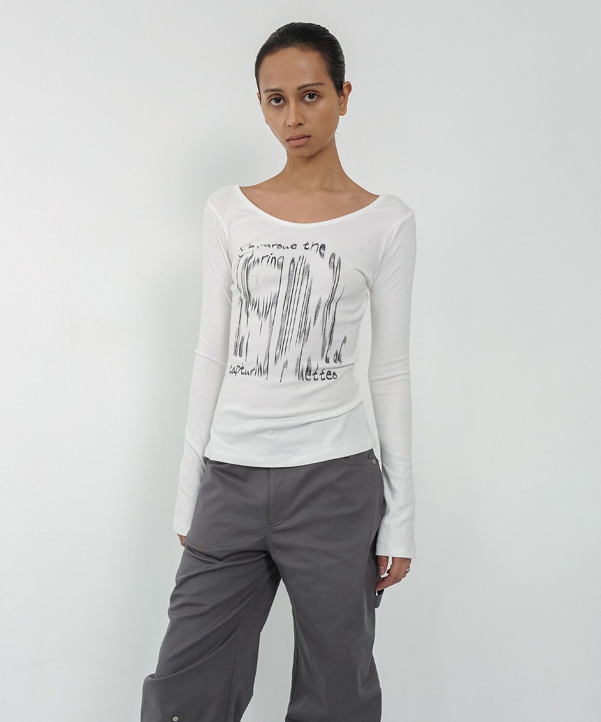 나체(NACHE) MELTED TYPO SOFT LONG SLEEVE IVORY
