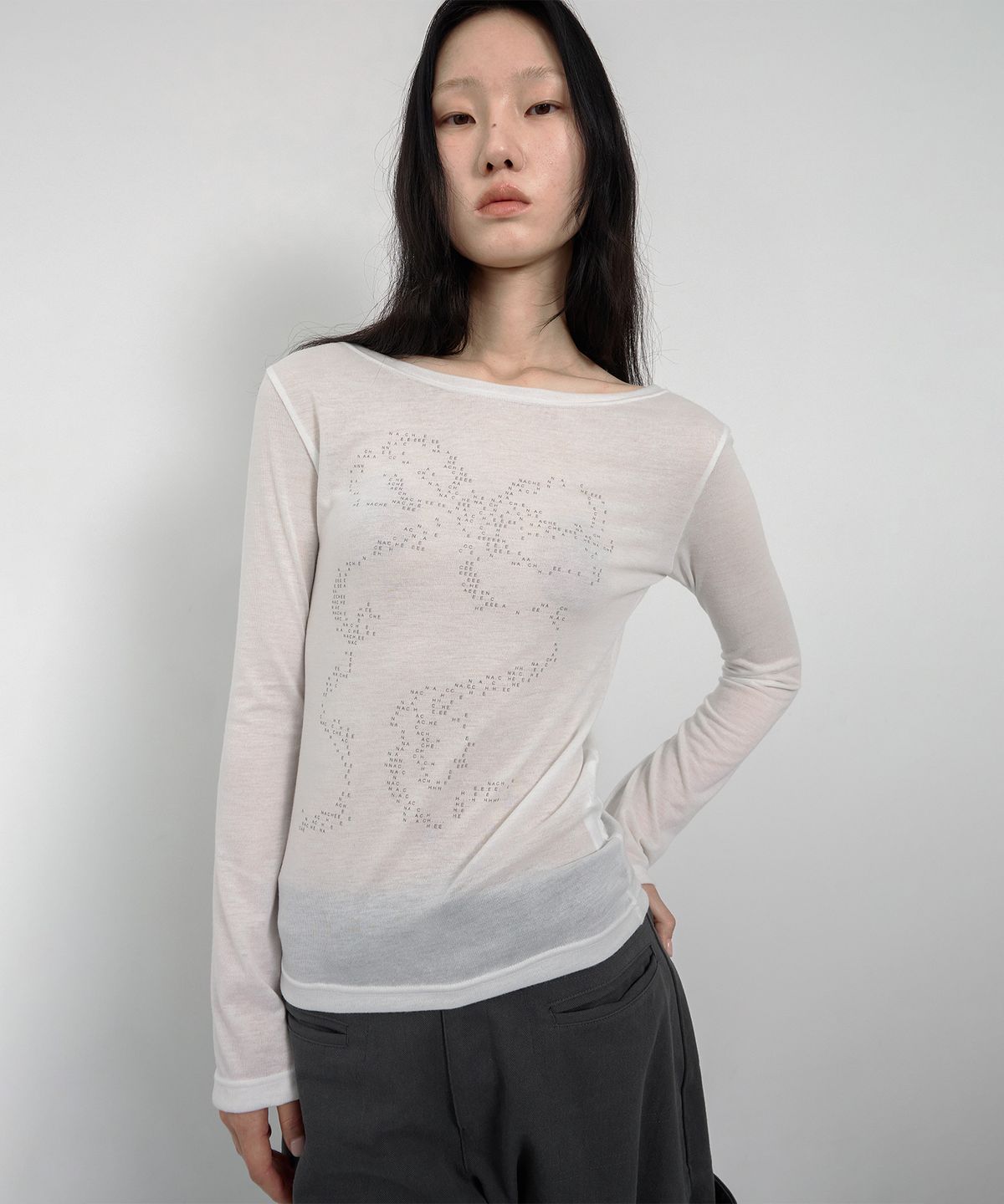 나체(NACHE) RIBBON TYPO LONG SLEEVE IVORY