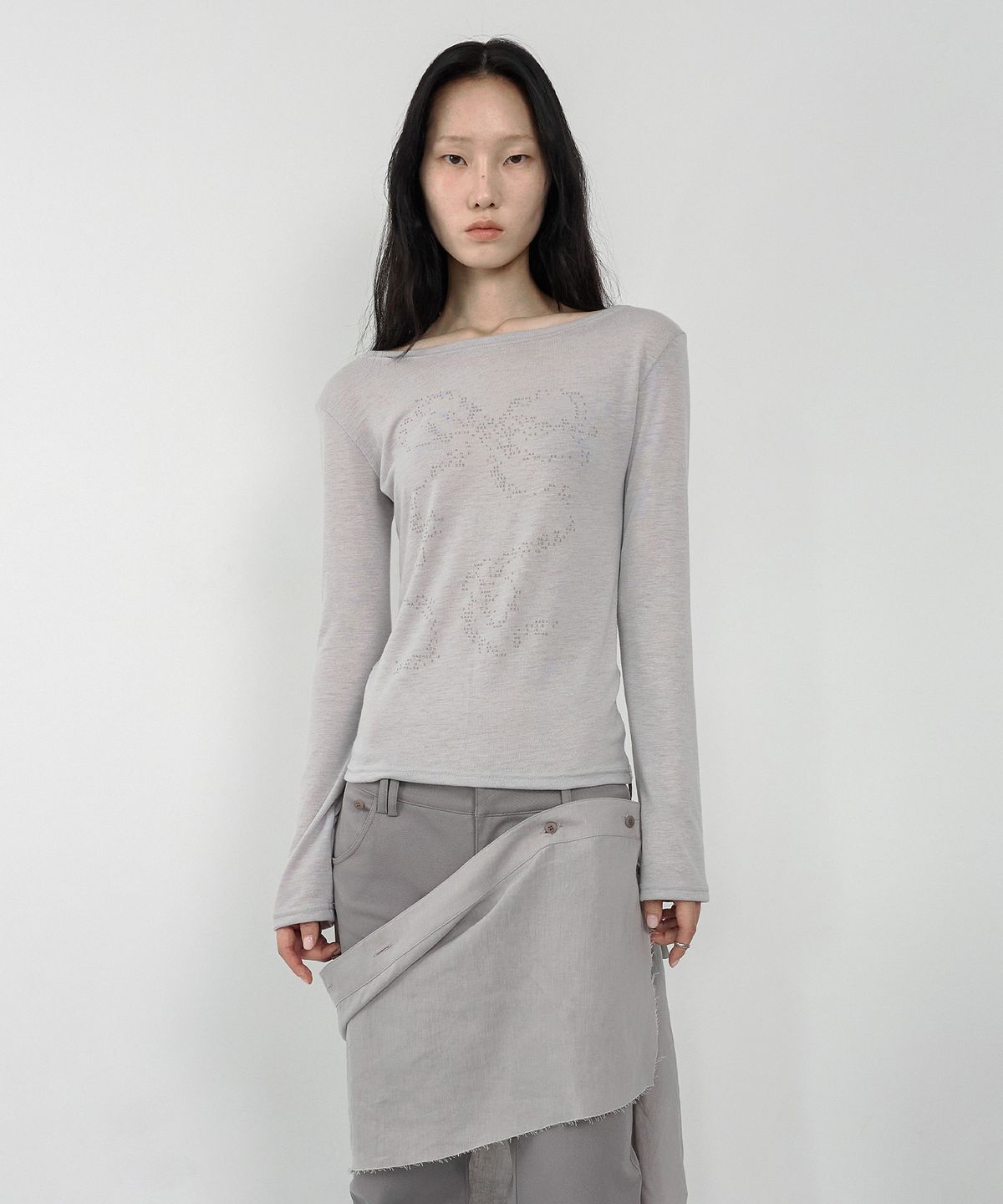 나체(NACHE) RIBBON TYPO LONG SLEEVE SAND BEIGE