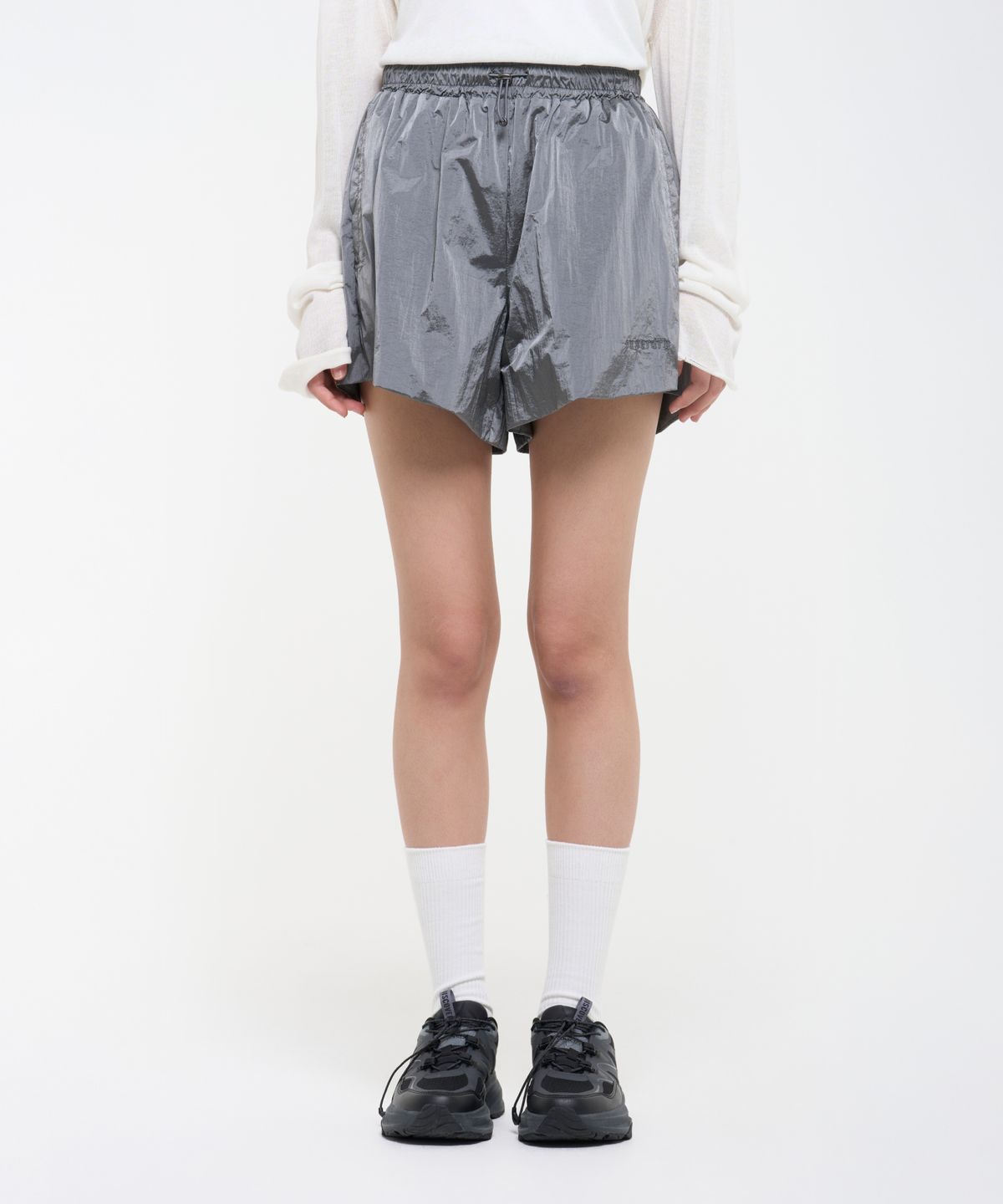 슈퍼드라이(SUPERDRY) 우먼스 글로시 나일론 쇼츠 그레이 SDFLTCQ56GRY