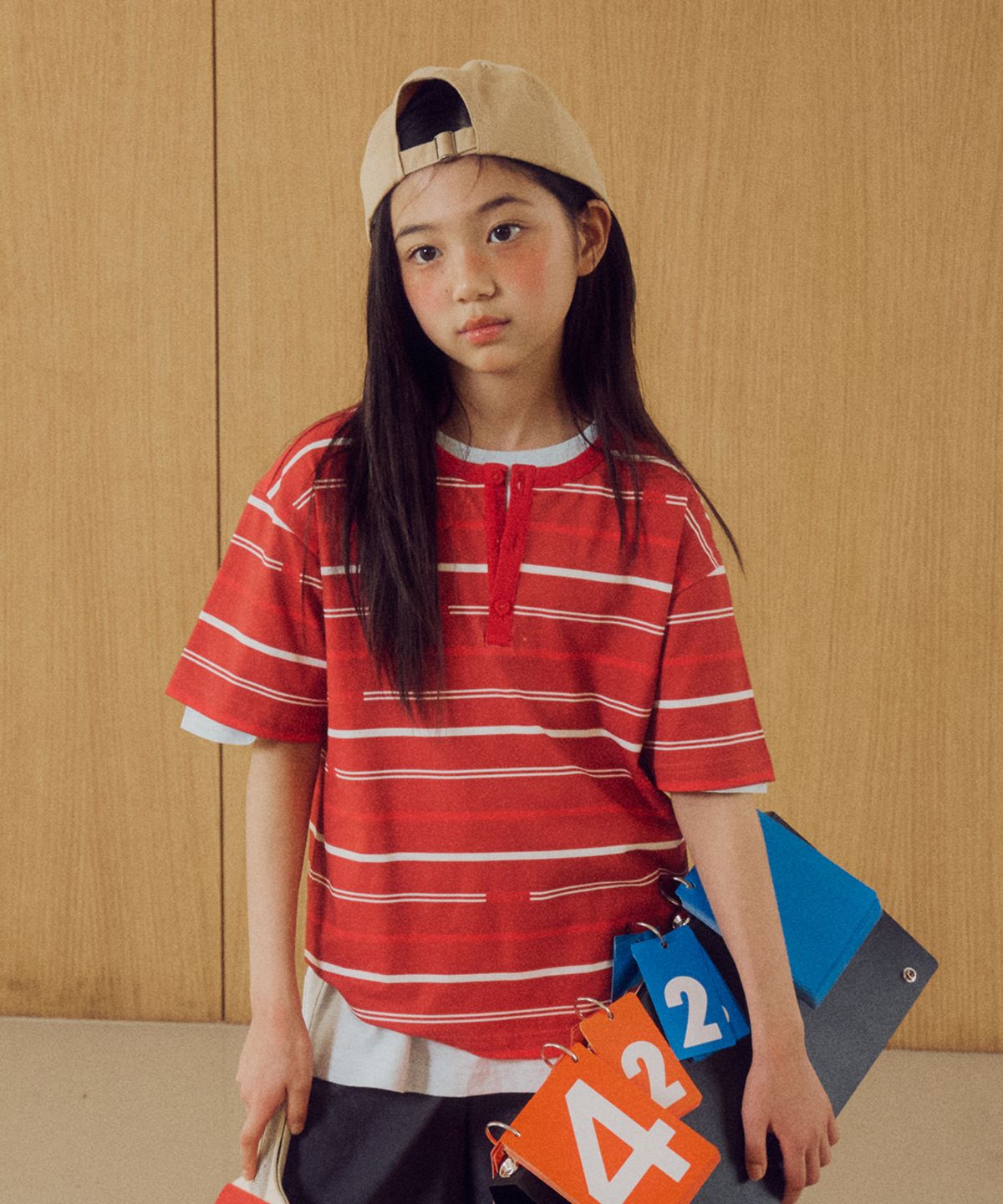 스쿨더키퍼스(SCHLTHEKEEEPERS) 키퍼 헨리 티셔츠 - 레드