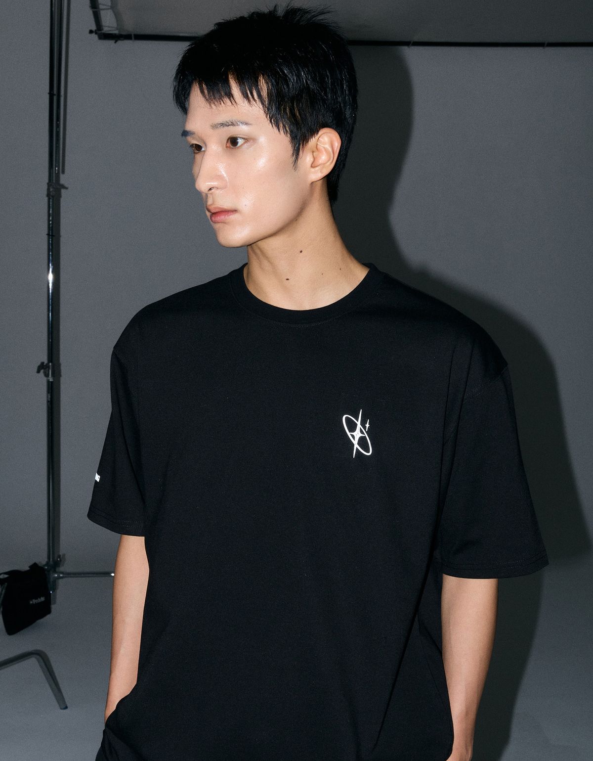 블루잉(BLUEING) BLUEING SCOTCH SIMBOL LOGO TEE [WHITE, BLACK]