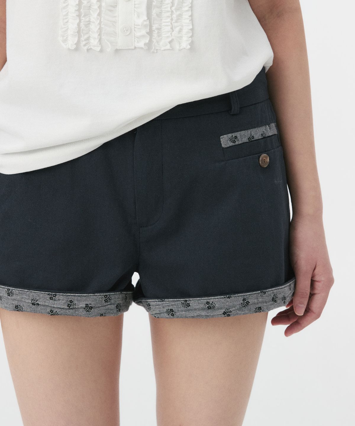 오헤시오(OHESHIO) FLORAL DETAIL COTTON SHORTS, DEEP NAVY