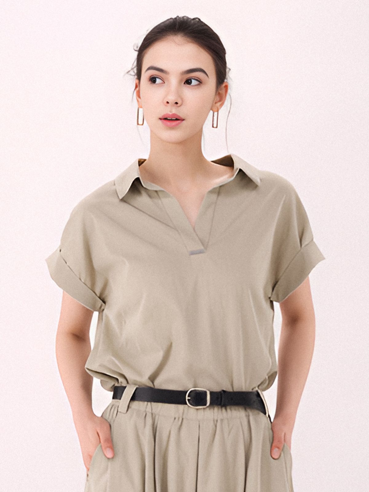 아쿠드(ACUD) Half Sleeve Glossy Blouse _Beige