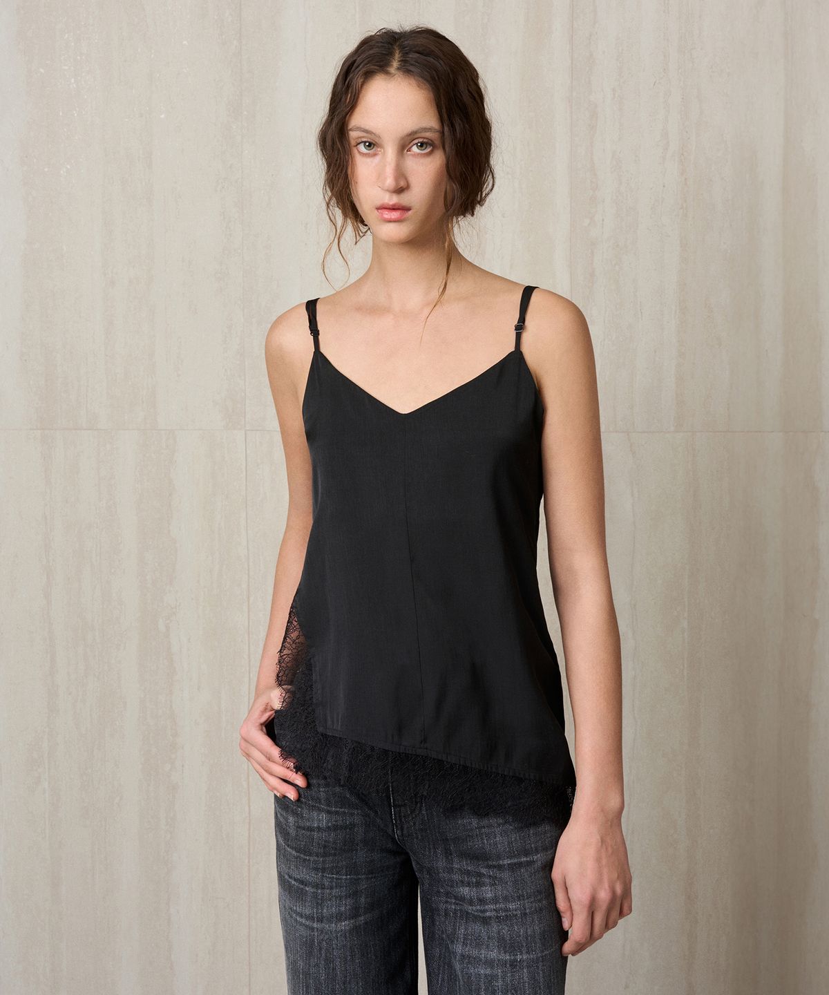 리이(RE RHEE) ASYMMETRIC LACE TOP BLACK