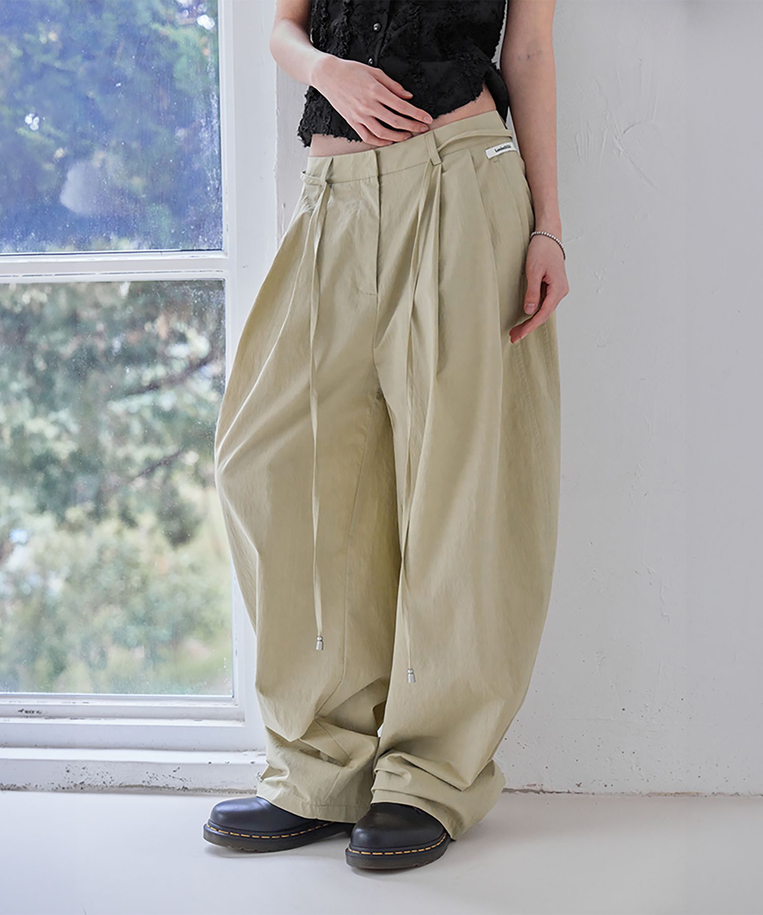 MUSINSA | LONDONDADA Nylon Pintuck Balloon Slacks, OLIVE