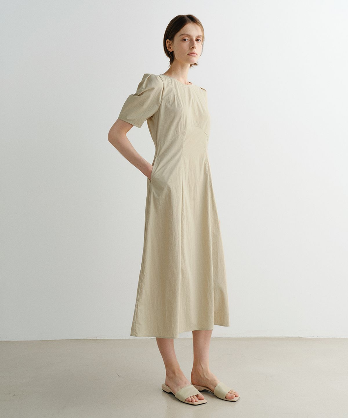 이아(EAAH) RAYE DRESS (BEIGE)