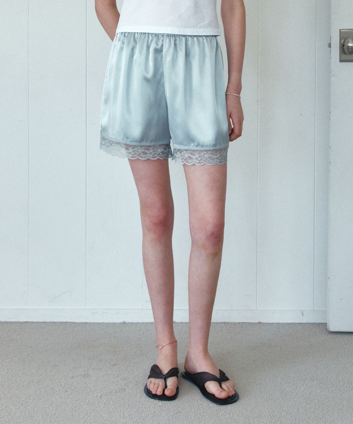 반원 아틀리에(VANONE ATELIER) P3308 레이스 실키 쇼츠_Powder blue