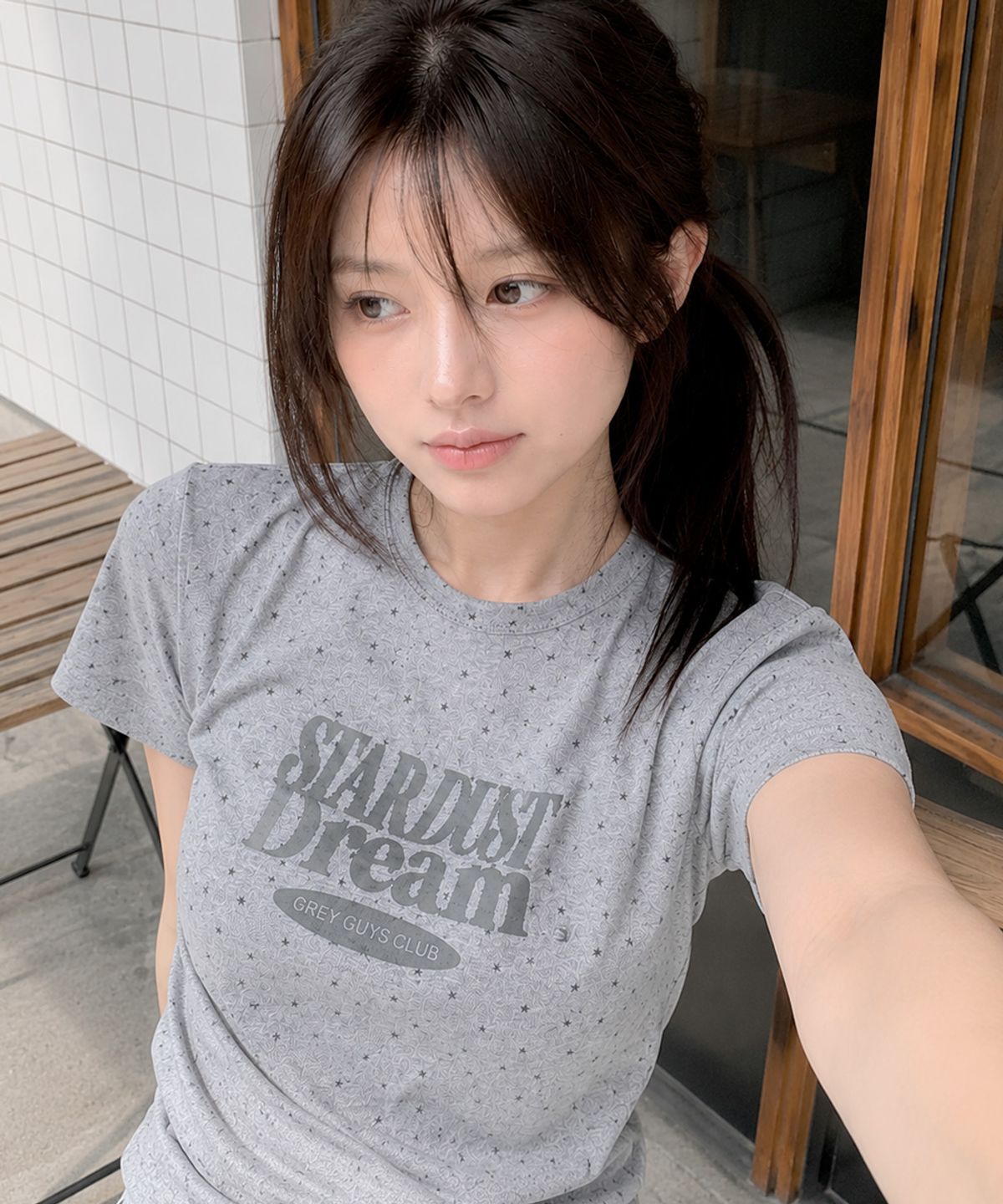 그레이가이즈클럽(GREYGUYSCLUB) 스타 타이포 슬림 티셔츠 그레이
