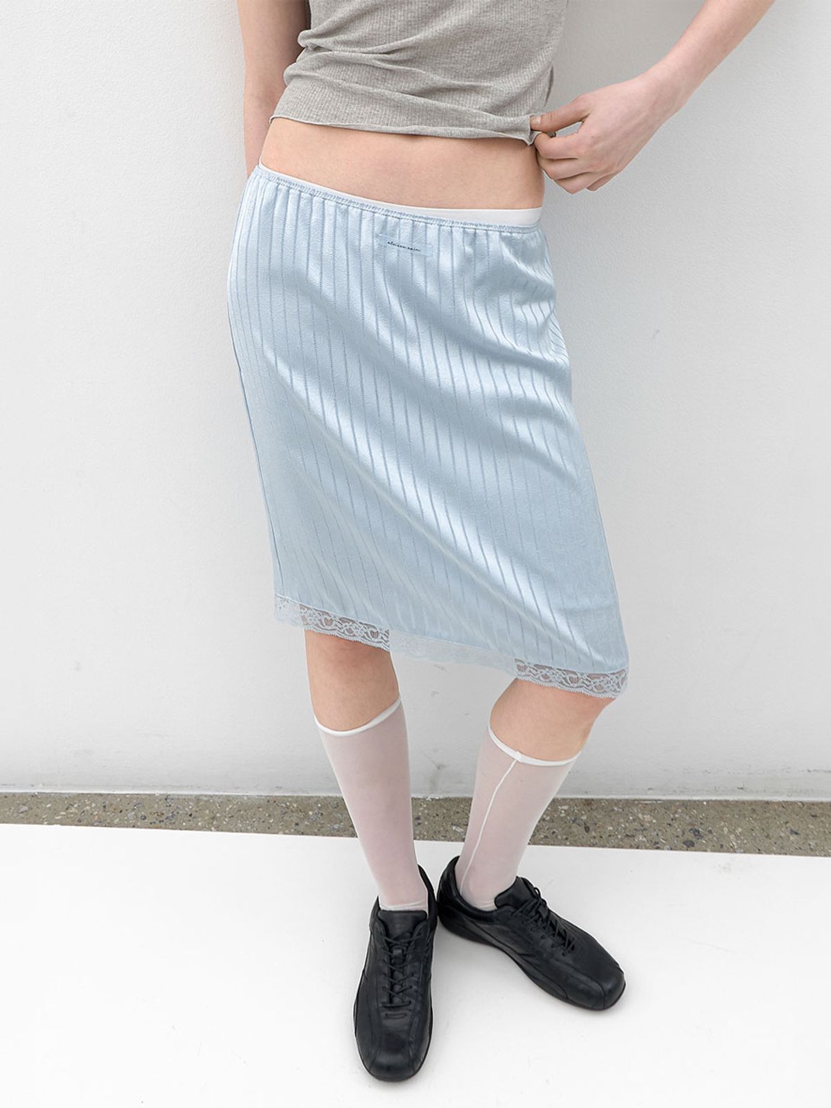 아틀리에 나인(ATELIER NAIN) AN SATIN SET-UP LACE TAPE BANDING MIDI SKIRT (SK-5107)