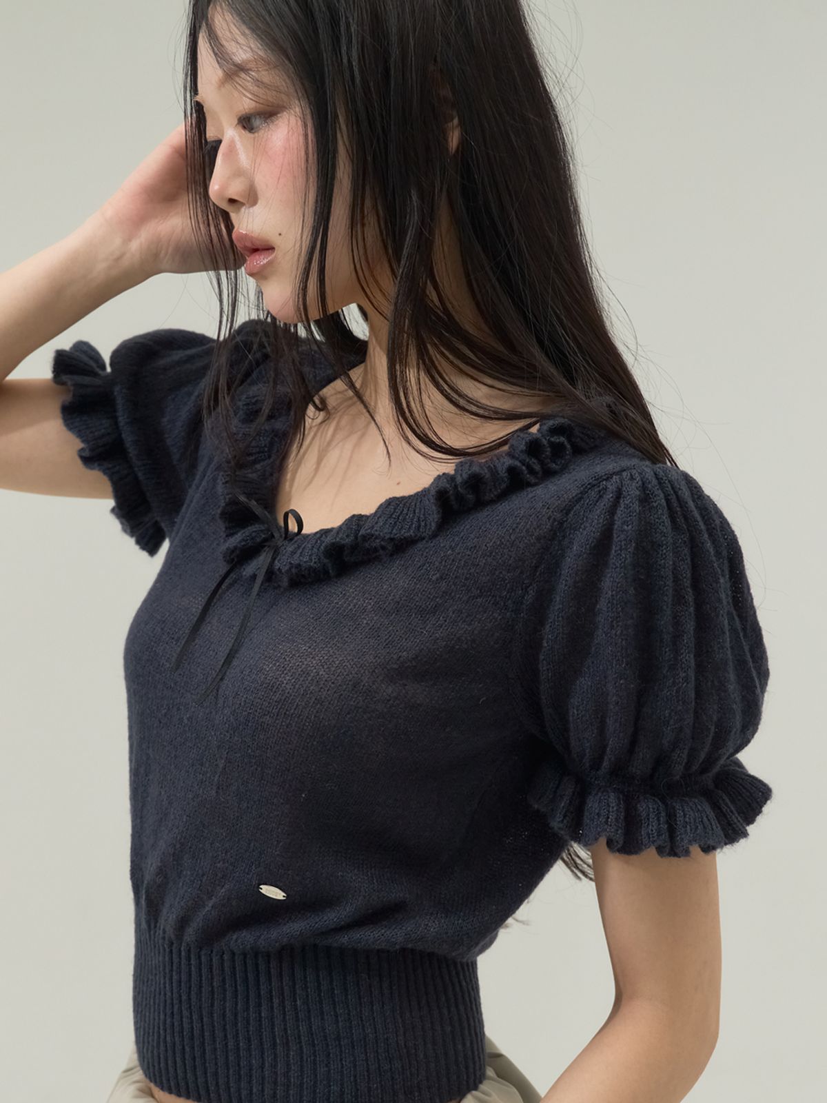 쏘리, 투 머치 러브(SORRY, TOO MUCH LOVE) Ruffle Trim Ballet Mood Knit Top_Navy