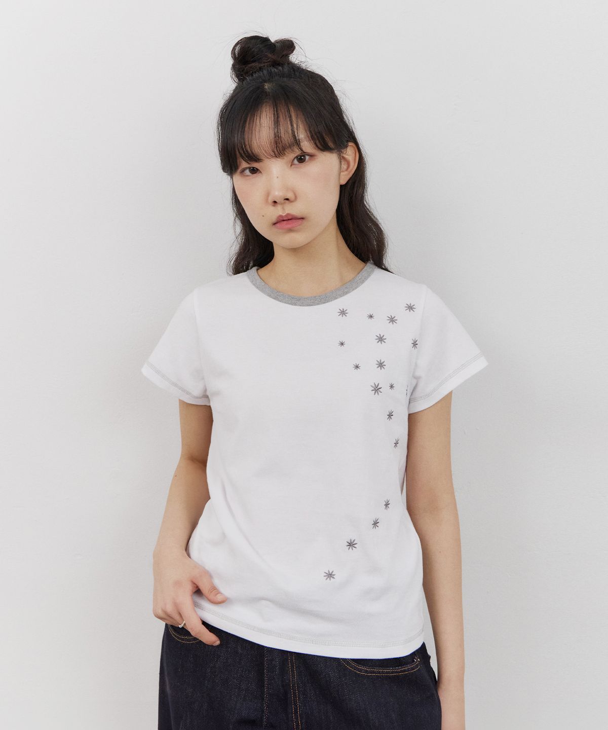 어반스터프(URBANSTOFF) 밀키 웨이 엠브로이더리 티 (화이트)