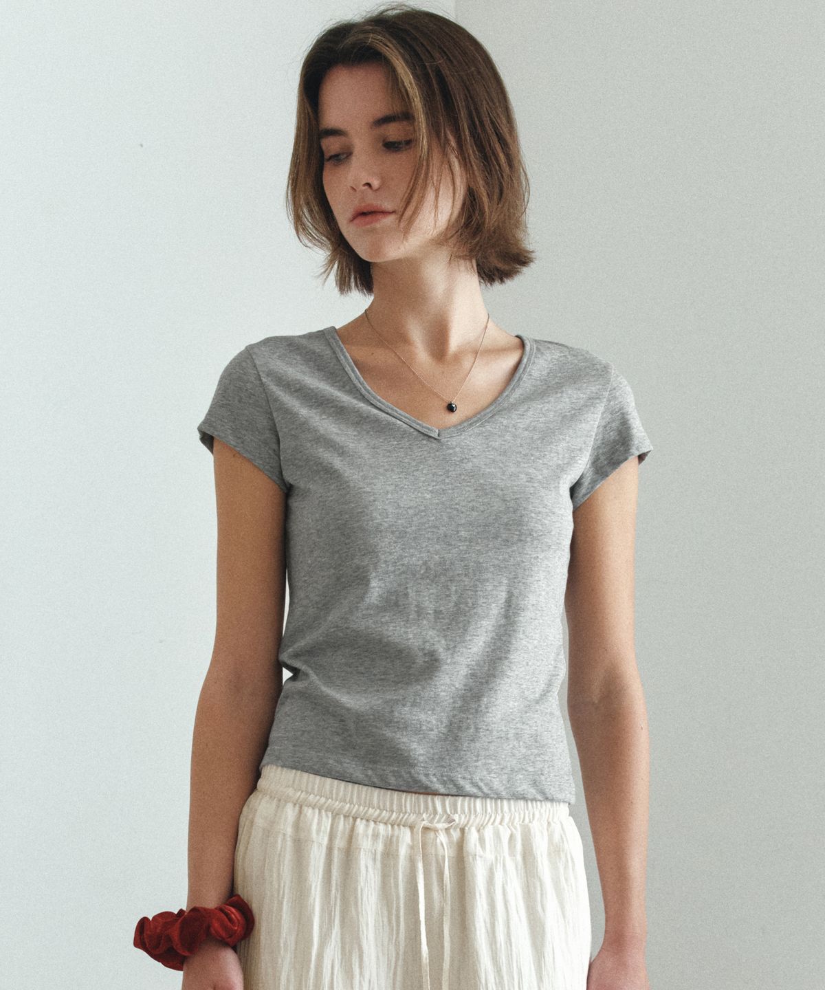 반원 아틀리에(VANONE ATELIER) A3597 에센셜 V넥 티셔츠_Light gray