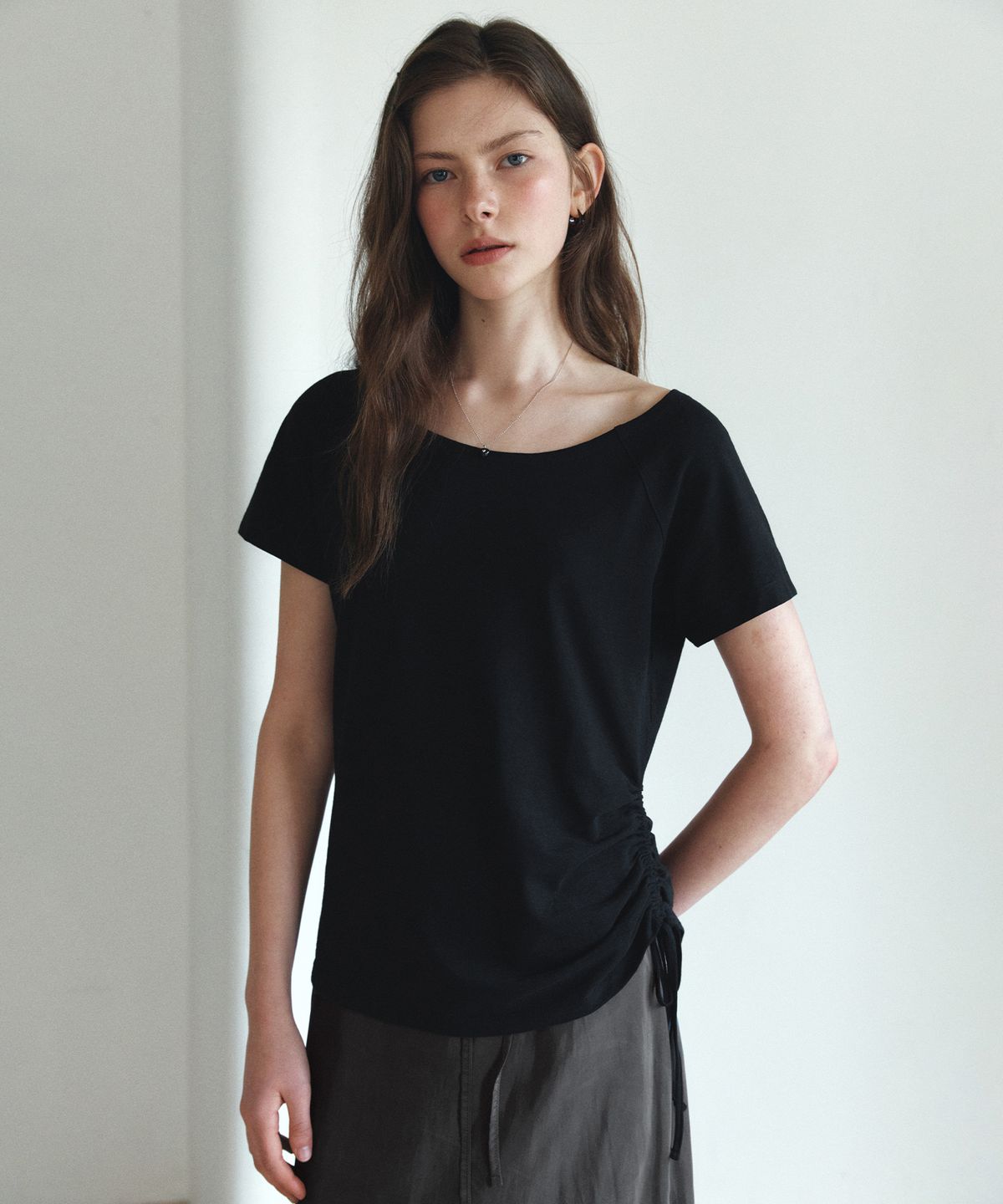반원 아틀리에(VANONE ATELIER) A3602 오프 숄더 티셔츠_Black