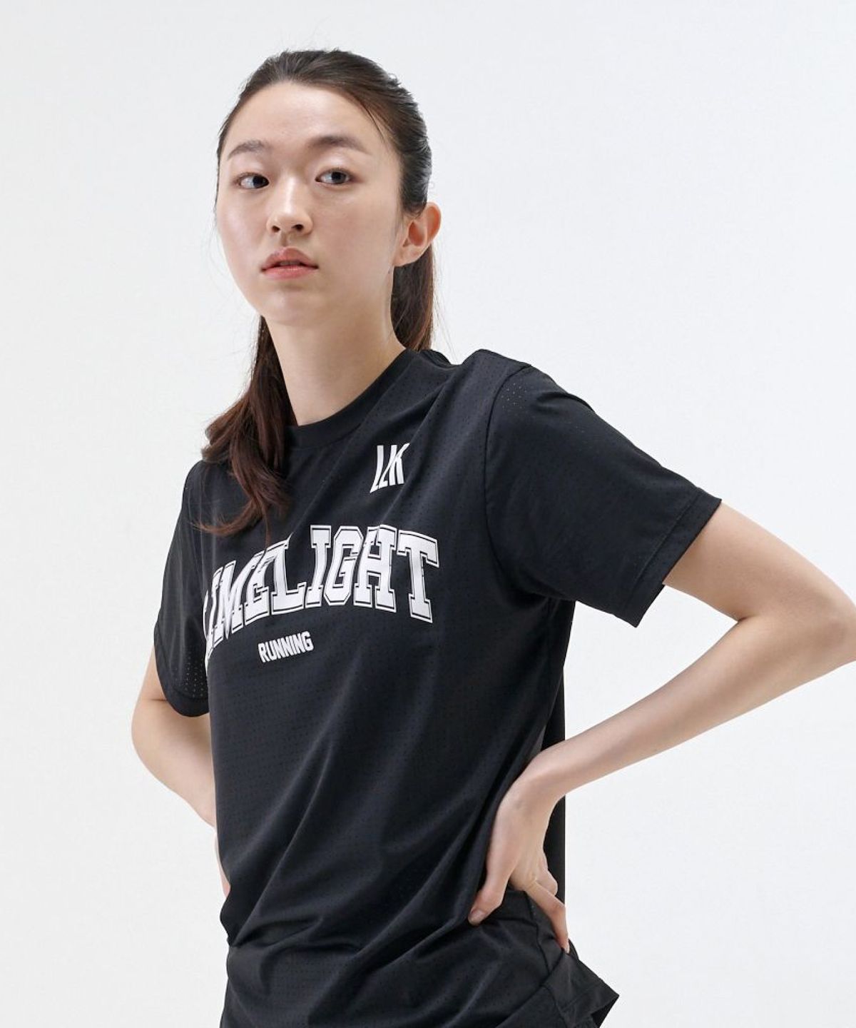 라임라잇 어패럴(LIMELIGHT APPAREL) LLR 아치 로고 러닝 티셔츠 (블랙/화이트)