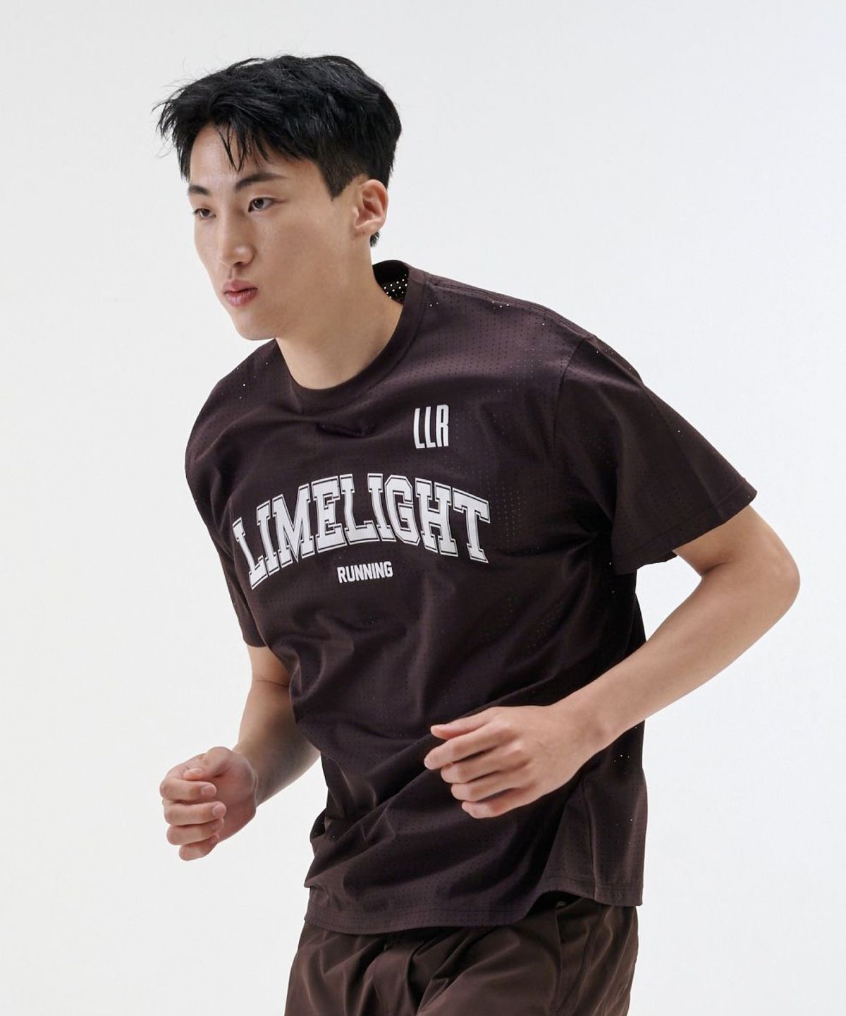 라임라잇 어패럴(LIMELIGHT APPAREL) LLR 아치 로고 러닝 티셔츠 (브라운/화이트)