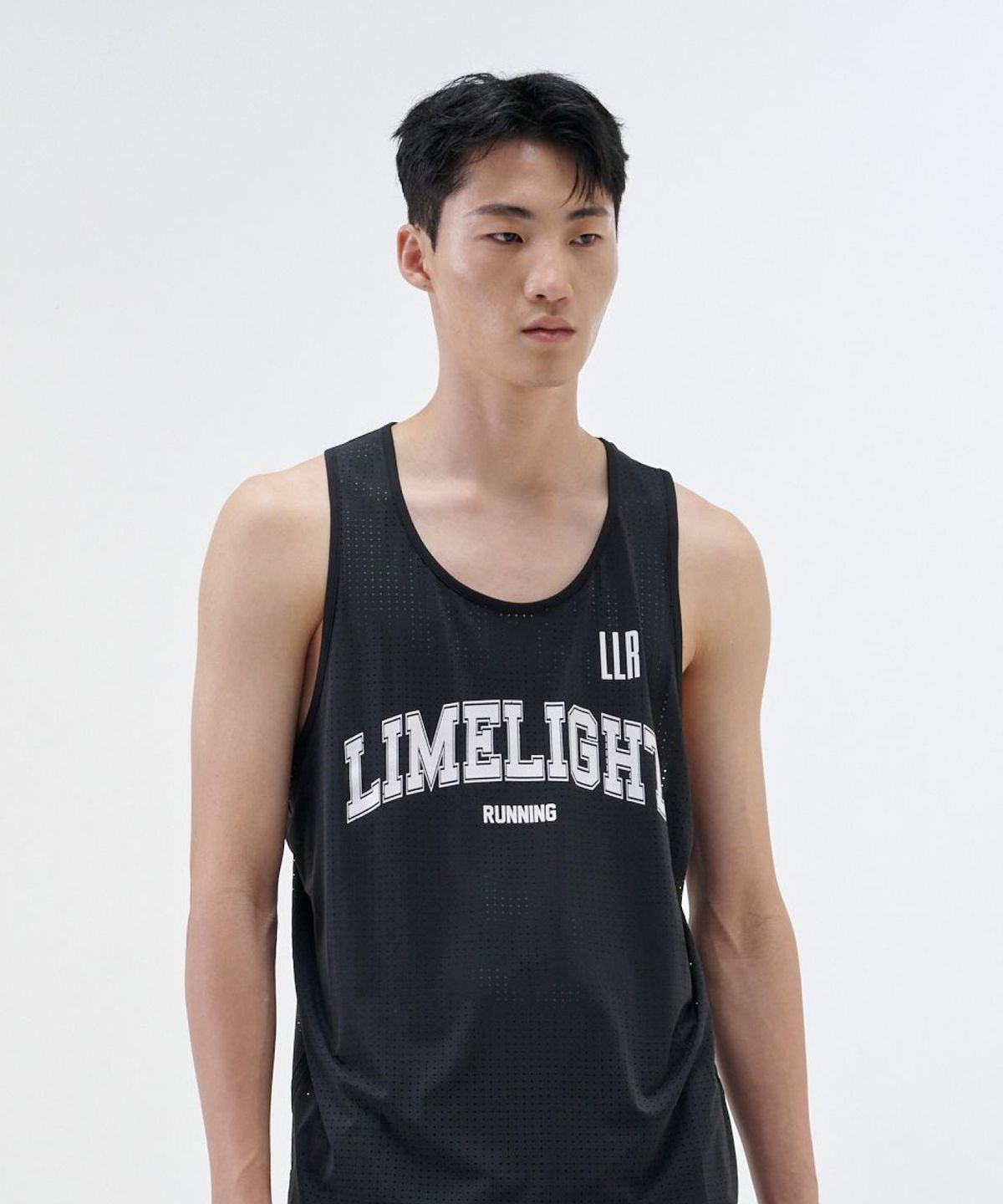 라임라잇 어패럴(LIMELIGHT APPAREL) LLR 아치 로고 러닝 슬리브리스 (블랙/화이트)