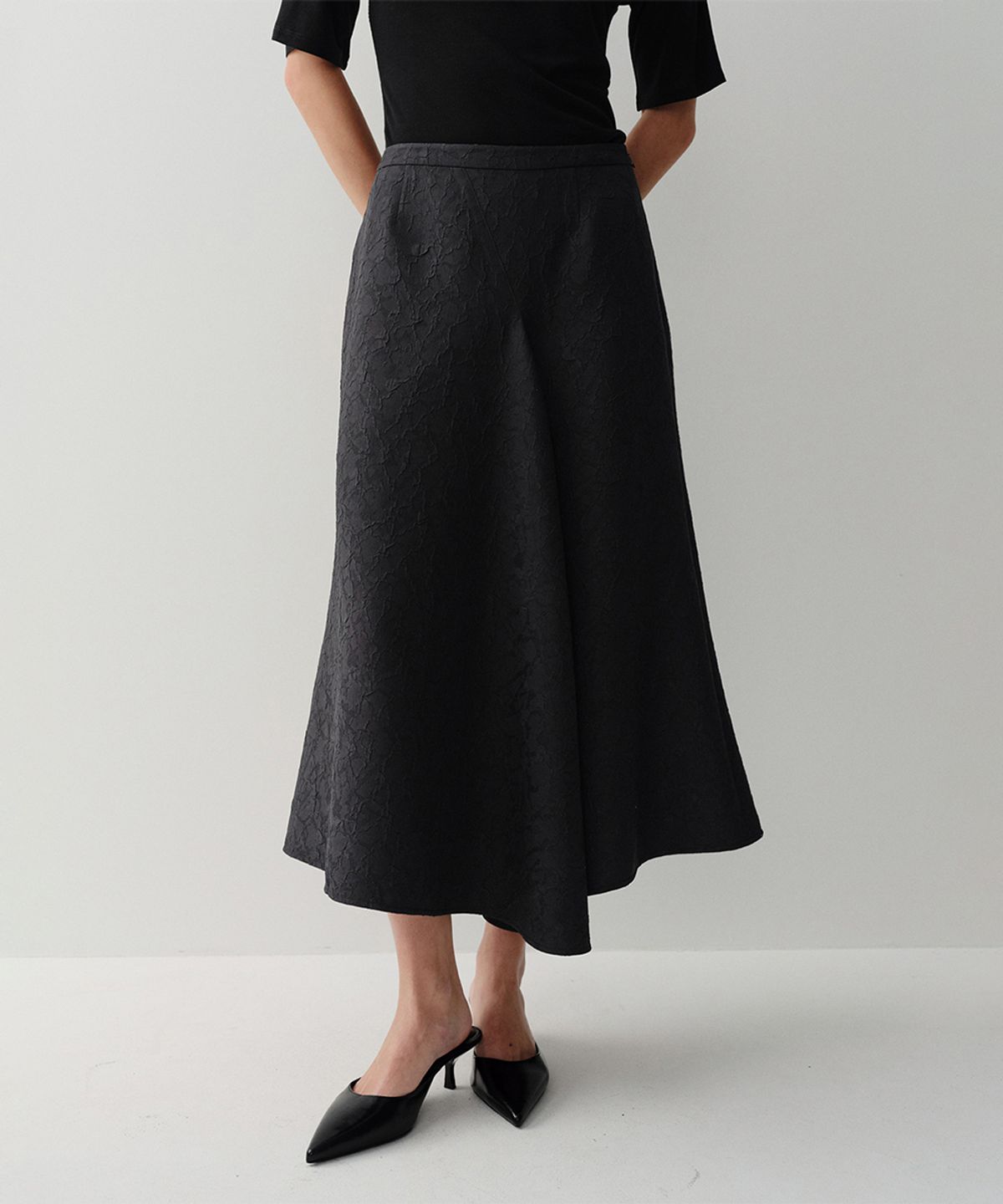이아(EAAH) JACQUARD DRAPERY FLARE SKIRT (BLACK)