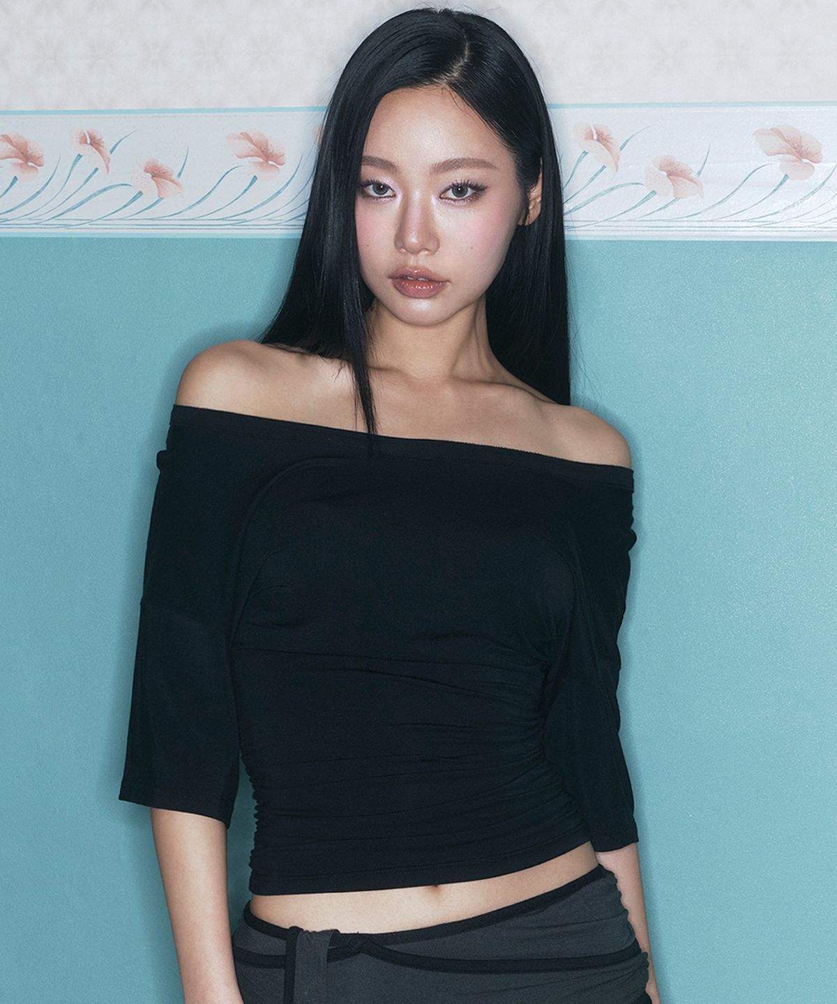 플리즈노팔로우(PLEASENOFOLLOW) Vin U-Neck Shirring Short Sleeve Top (Black)