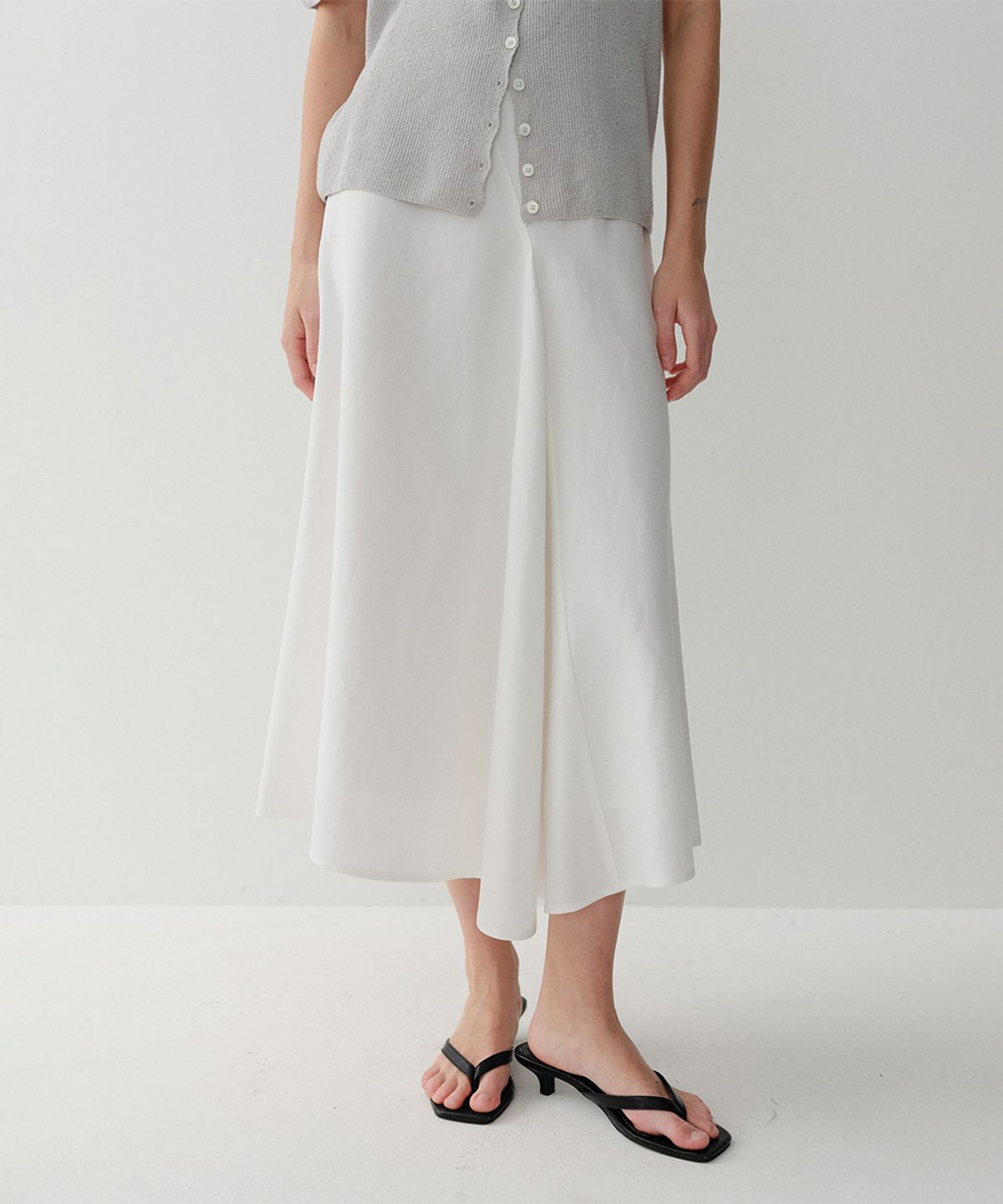 이아(EAAH) LINEN DRAPERY FLARE SKIRT (WHITE)