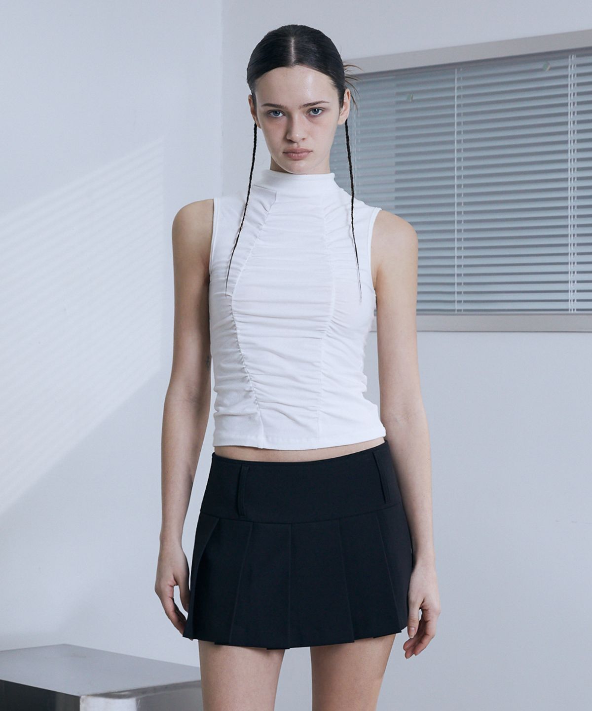 분트(VOONT) Shirring High Neck Sleeveless (IVORY)