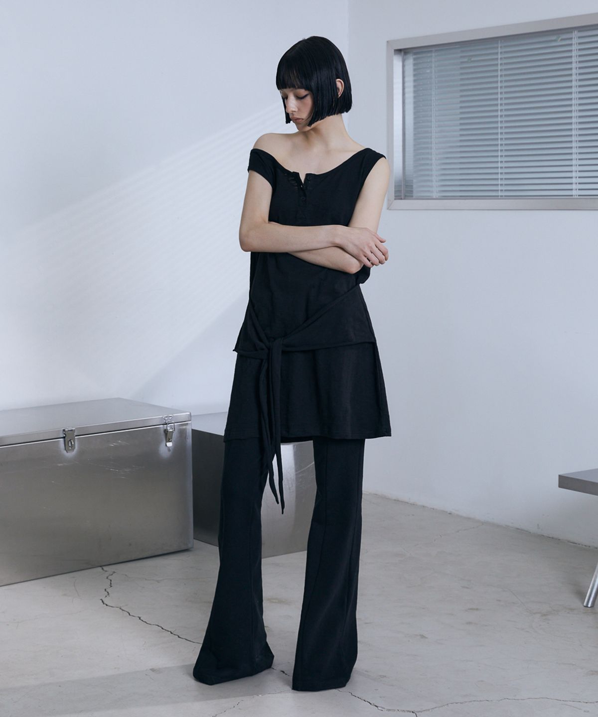 분트(VOONT) Henley Neck Tie Mini Dress (BLACK)