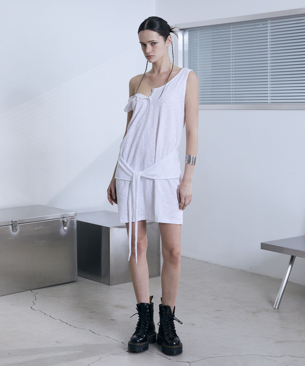 분트(VOONT) Henley Neck Tie Mini Dress (IVORY)