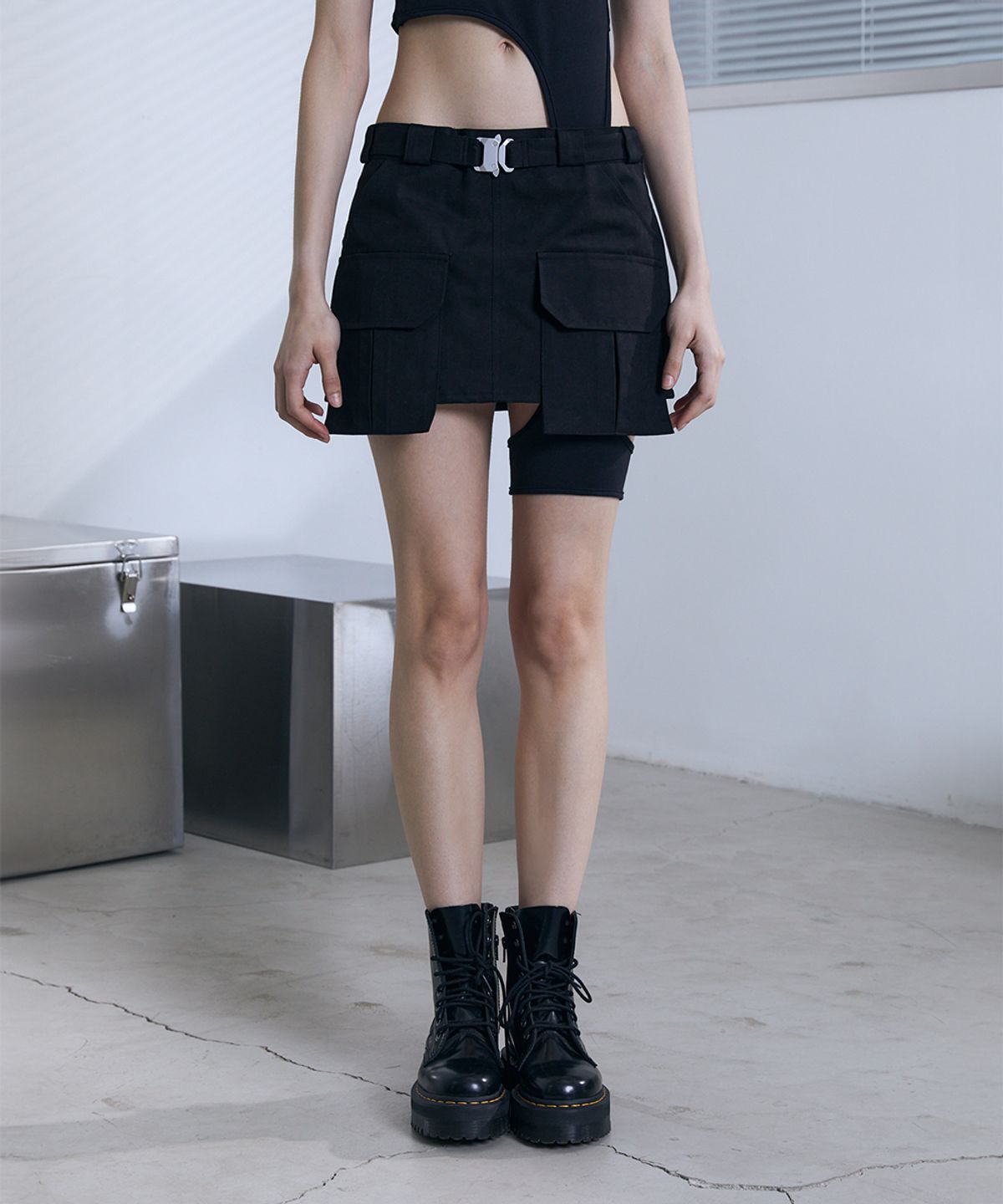 분트(VOONT) Buckle Belt Cargo Mini Skirt (BLACK)