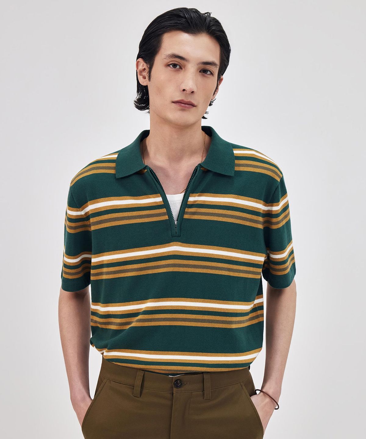 더니트컴퍼니(THEKNITCOMPANY) 오레아 스트라이프 지퍼 폴로 셔츠 - 포지 그린