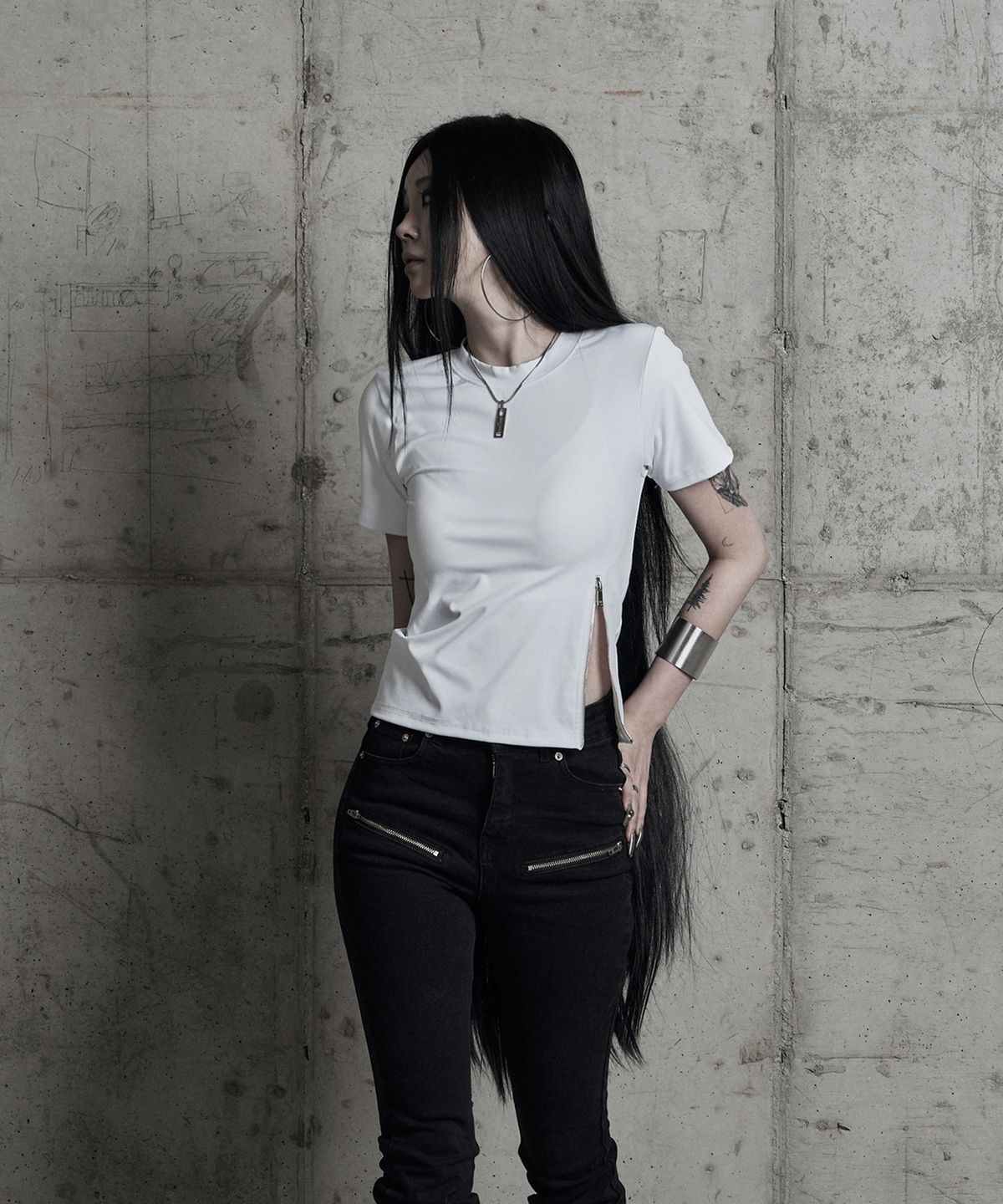 어반유니크 라벨(URBANUNIQUE LABEL) 스컬프처 저지 지퍼 탑 화이트