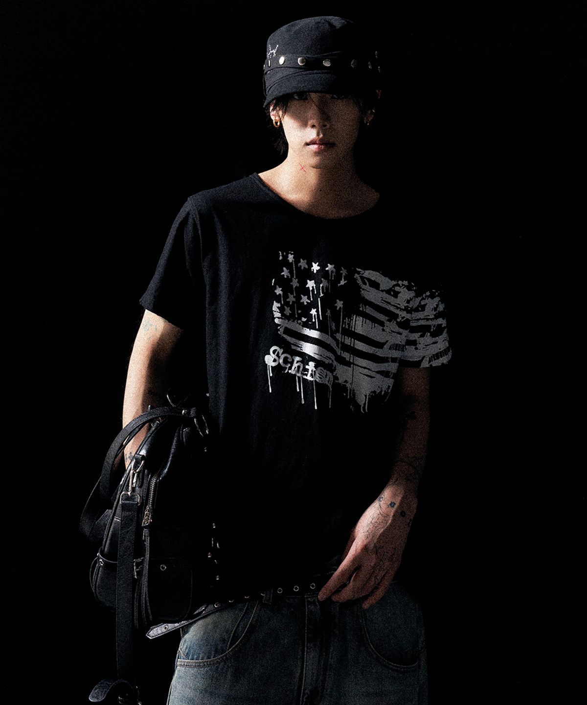 스키즘 인듀싱(SCHISM INDUCING) GRAFFITI CROPPED T SHIRT BLACK