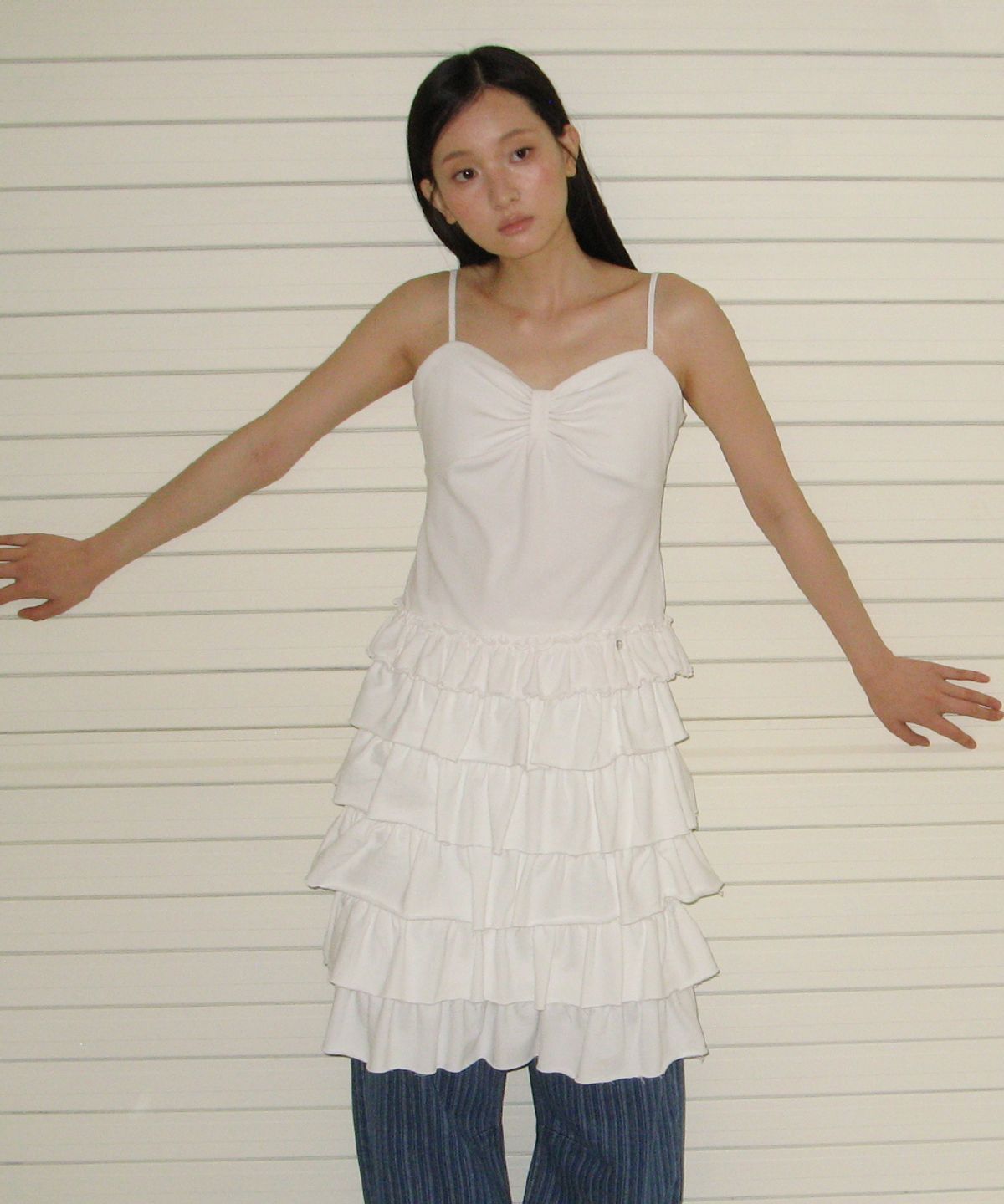 론론(RONRON) RIBBON FRILL SLEEVELESS WHITE
