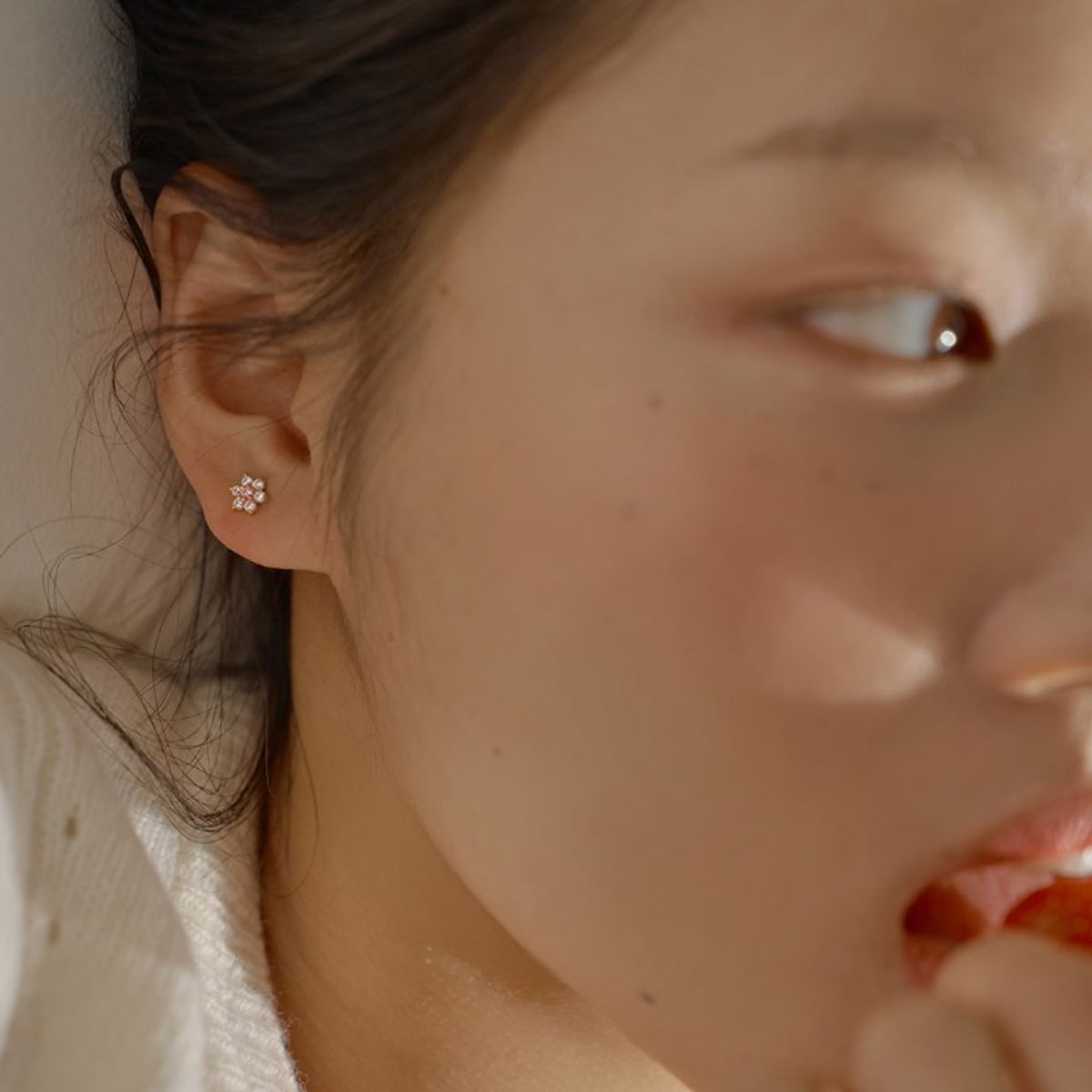 더블유비엘(WBL) 14k post 로지 페탈 귀걸이