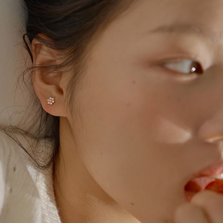 14k post 로지 페탈 귀걸이
