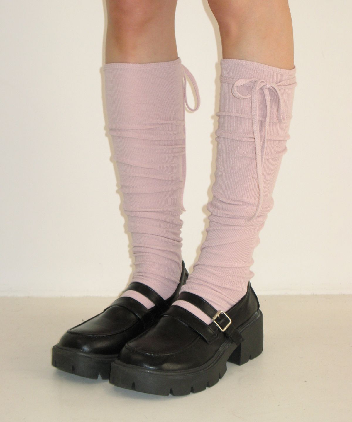 론론(RONRON) LOGO STRING KNEE SOCKS PINK
