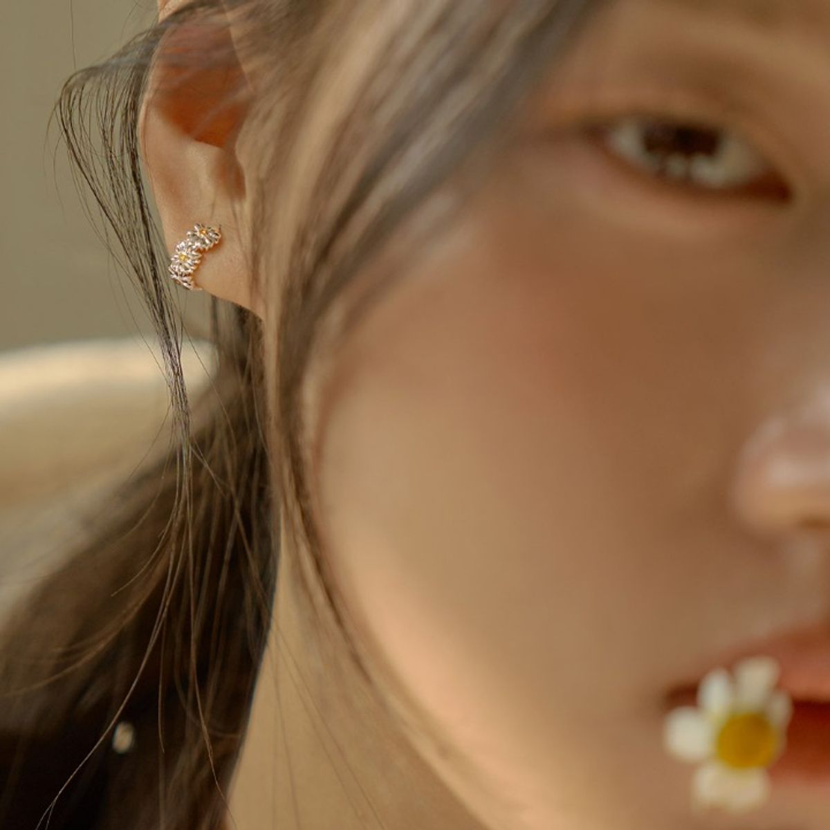 더블유비엘(WBL) 14k post 데이지 블룸 원터치 링 귀걸이