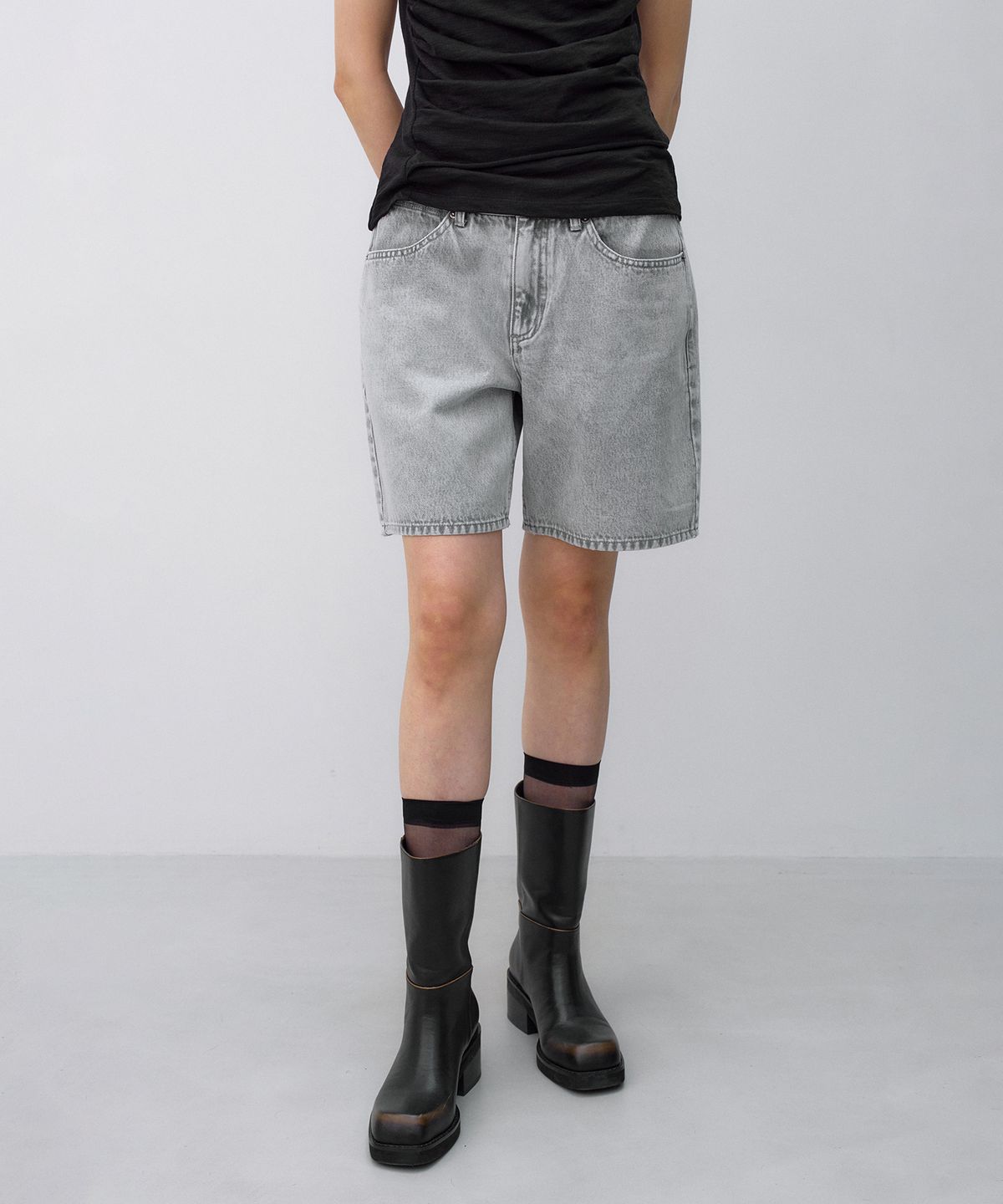 인사일런스 우먼(INSILENCE WOMEN) 로우 버뮤다 팬츠 WASHED GREY