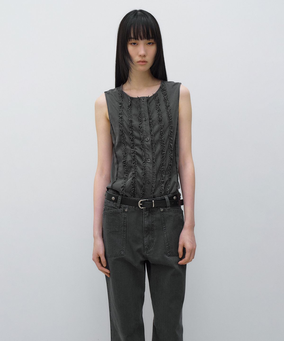 인사일런스 우먼(INSILENCE WOMEN) 러플 데끼 슬리브리스 CHARCOAL