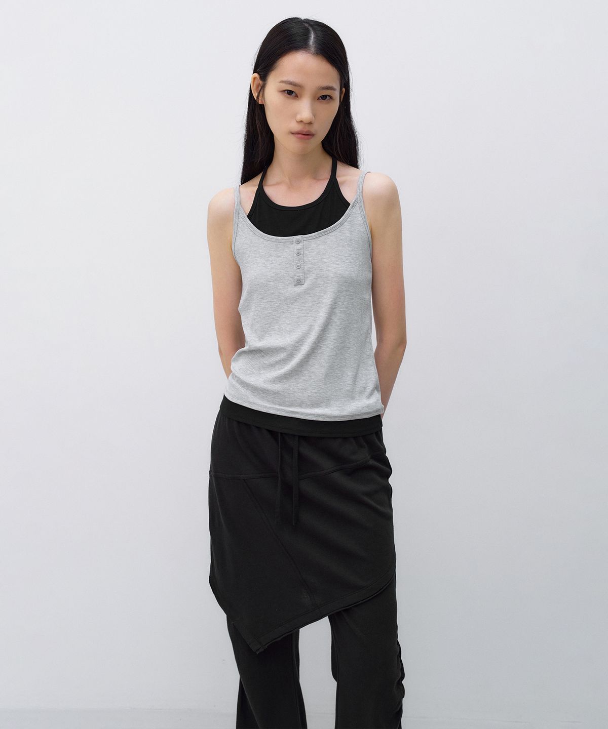 인사일런스 우먼(INSILENCE WOMEN) 레이어드 헨리넥 슬리브리스 MELANGE GREY