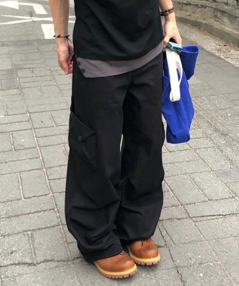 Folded pocket cargo parachute pants BLACK