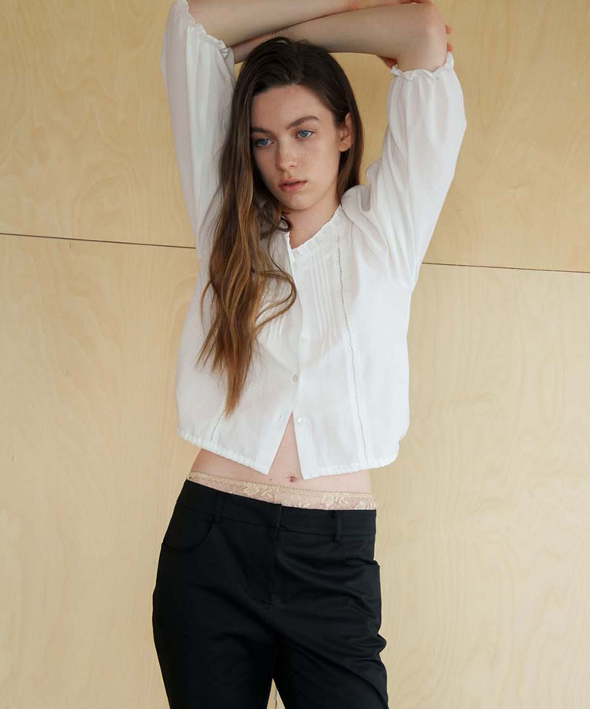 스러움(SEUREOUM) Chloe Blouse_Ivory