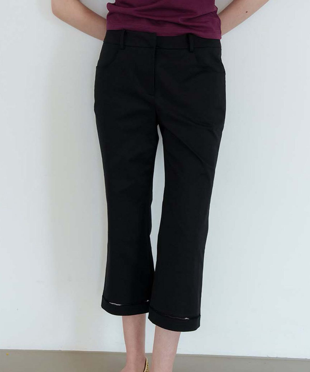 스러움(SEUREOUM) Flare Capri Pants