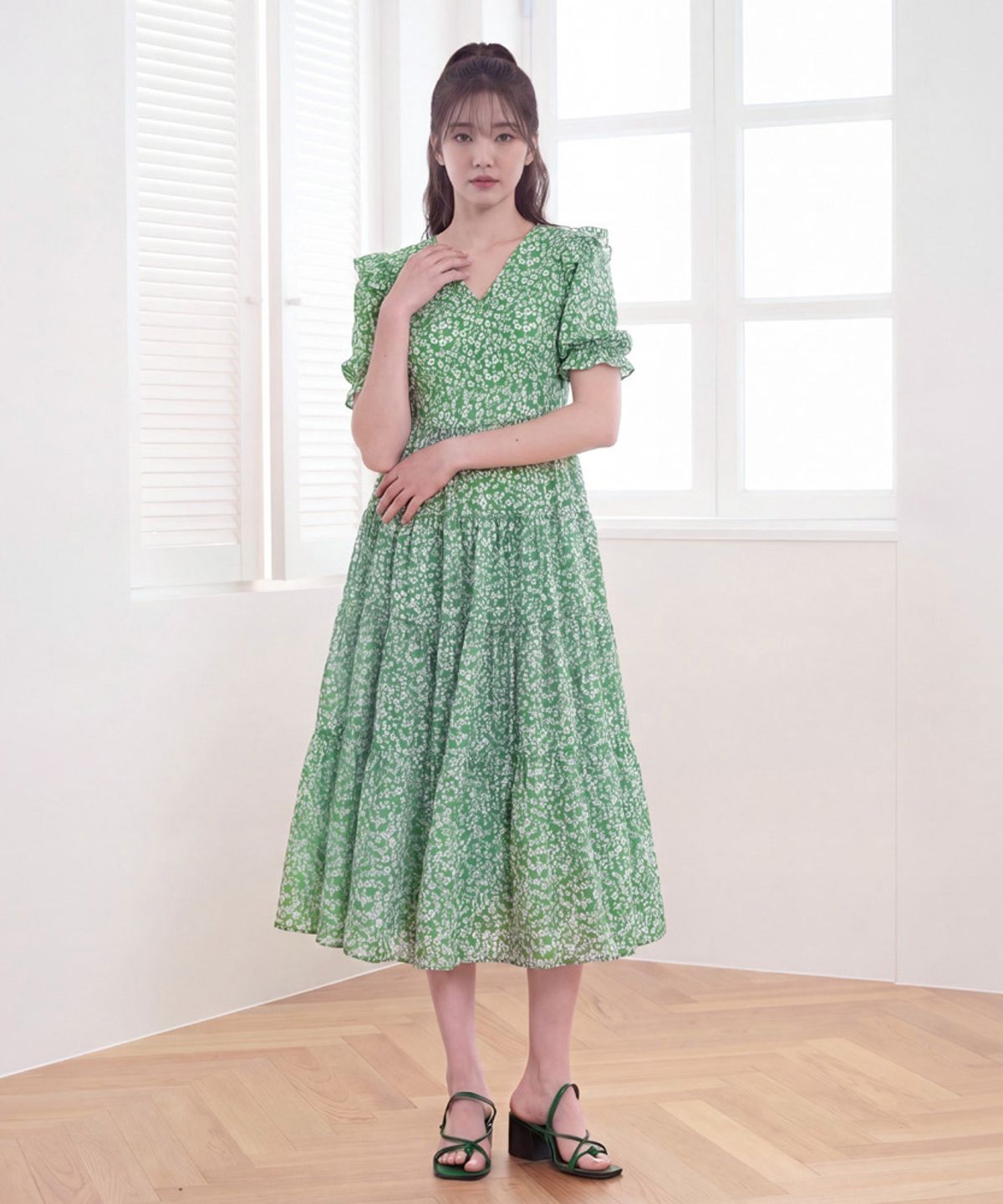 엘바이엘(LBYL) 그린 화이트 플라워 프릴 퍼프소매 롱 원피스