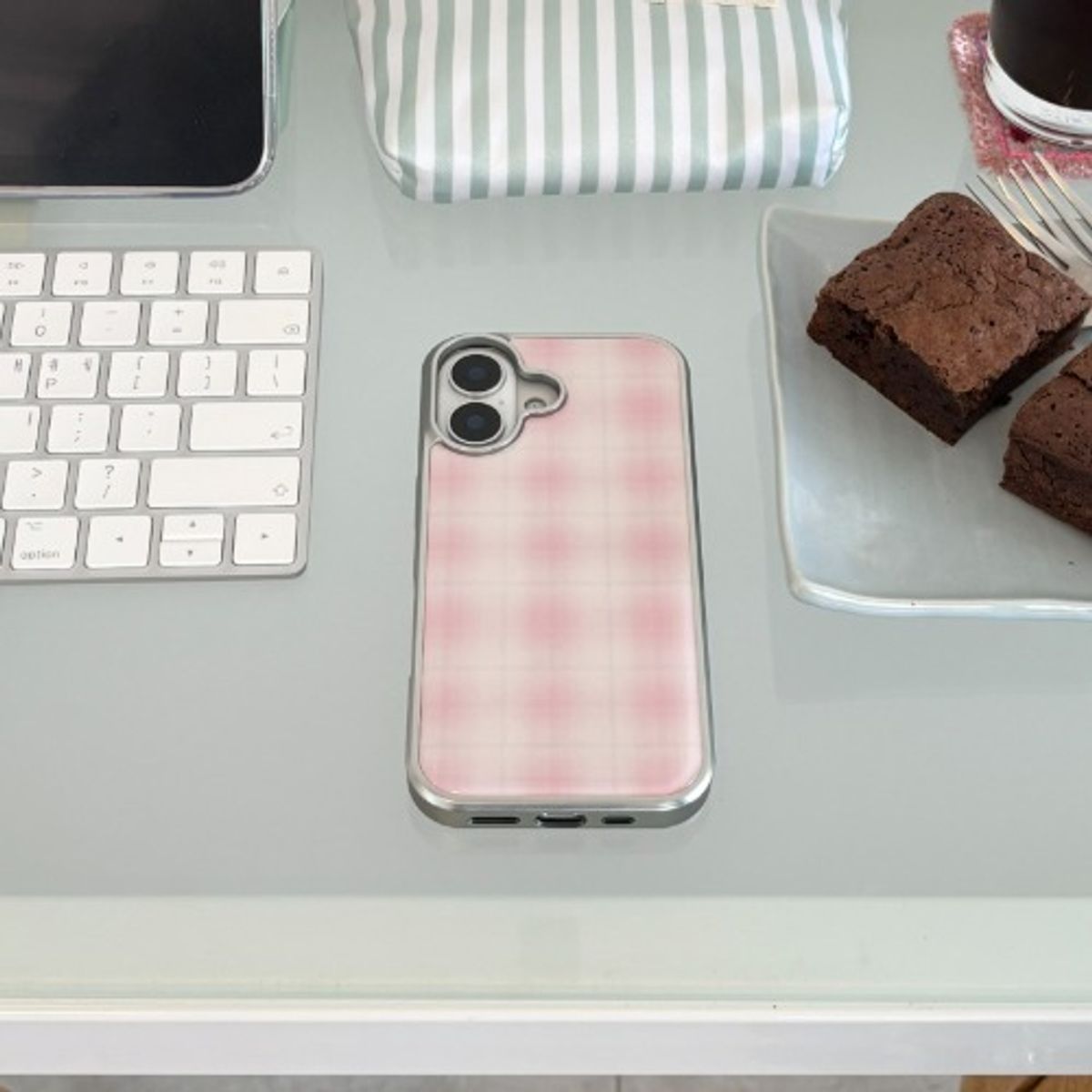 크림비(CREAMBEE) pink check epoxy case